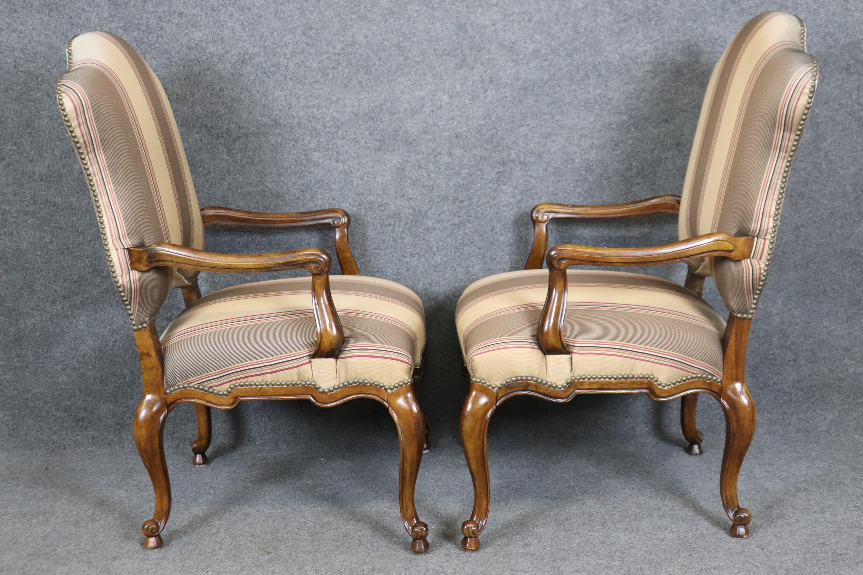Late 20th Century Pair of Gorgeous Century French Louis XV Walnut Armchairs Striped Upholstery For Sale