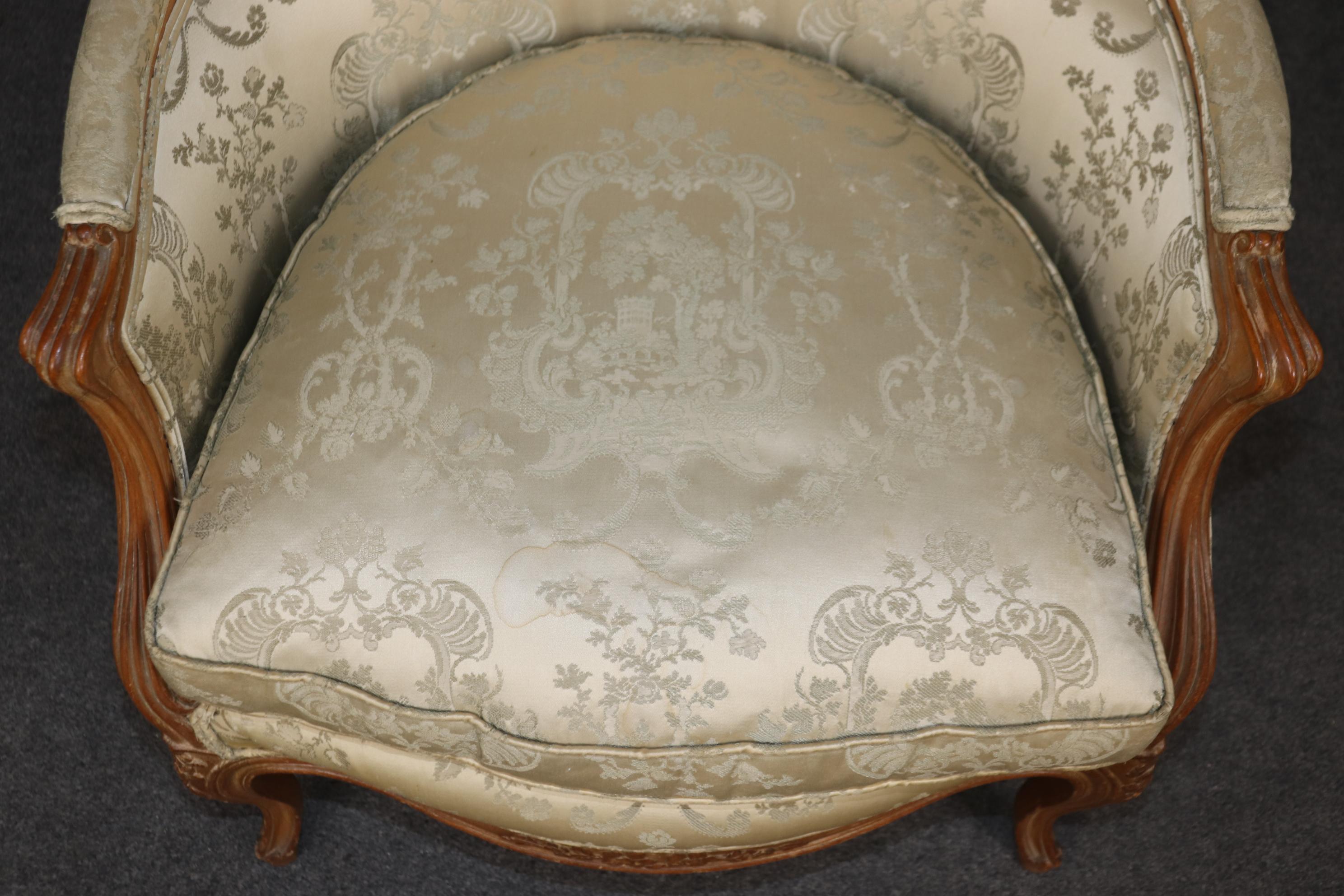 Coppia di splendide sedie bergere francesi intagliate Luigi XV circa degli anni '40 6