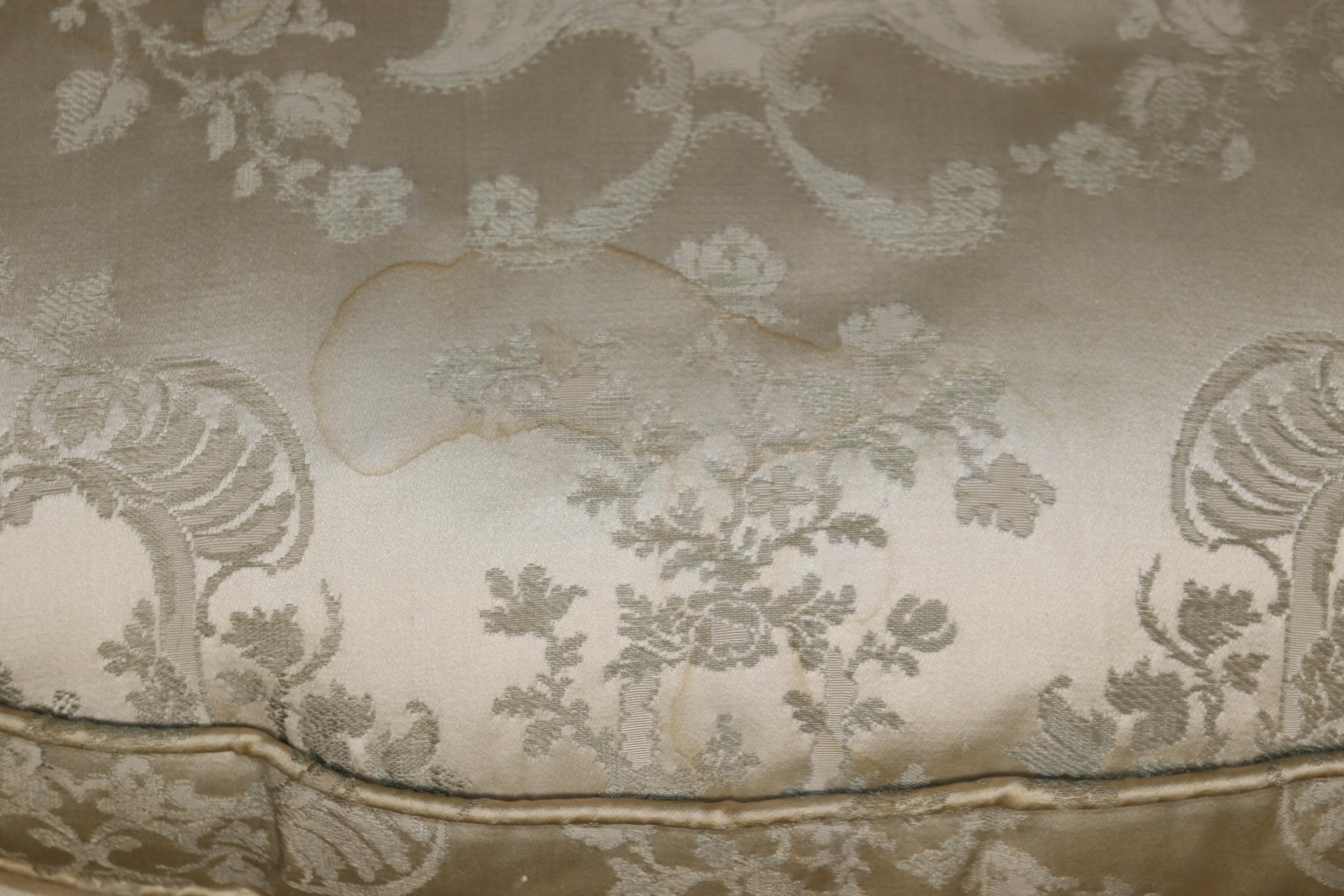 Coppia di splendide sedie bergere francesi intagliate Luigi XV circa degli anni '40 7