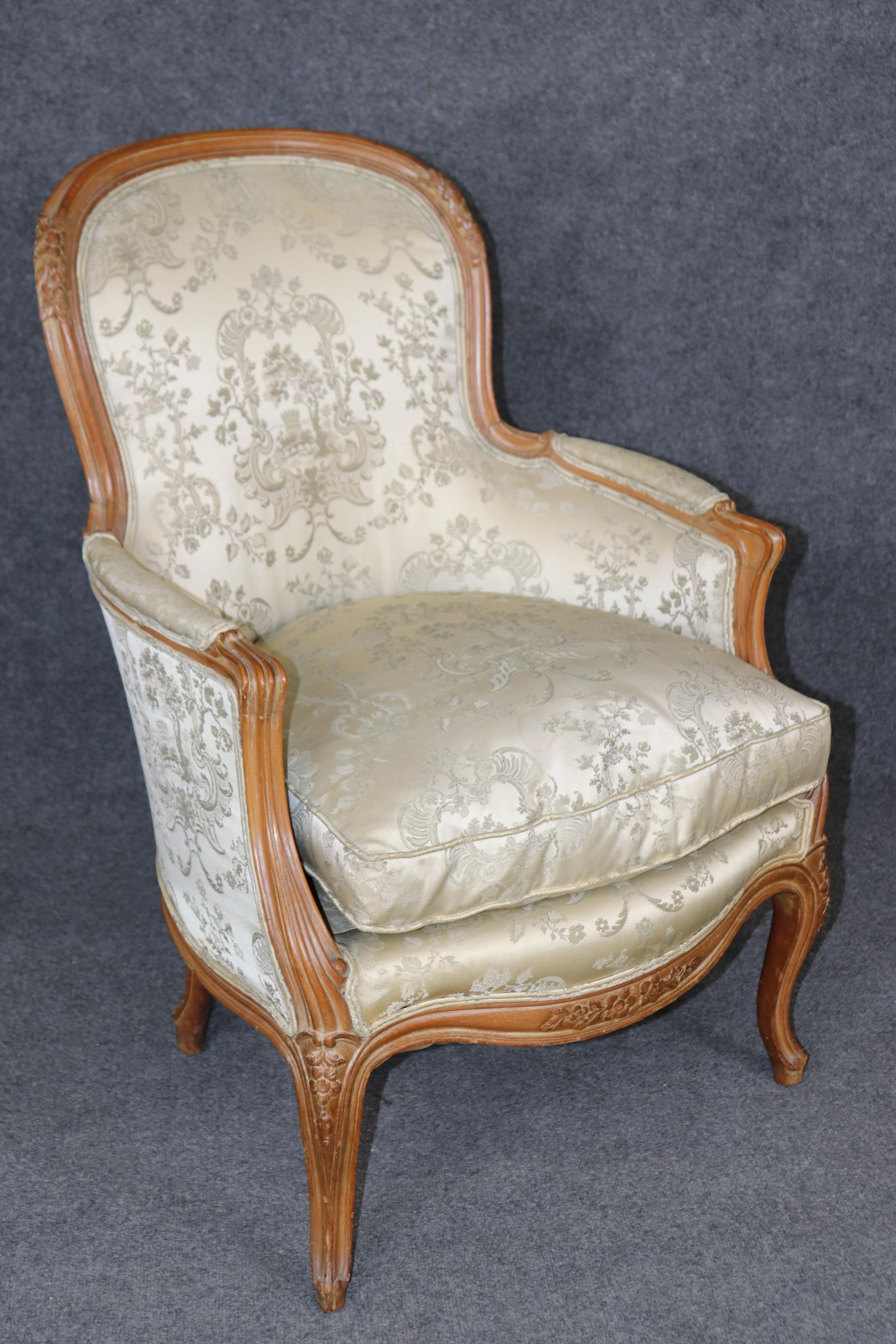 Coppia di splendide sedie bergere francesi intagliate Luigi XV circa degli anni '40 1