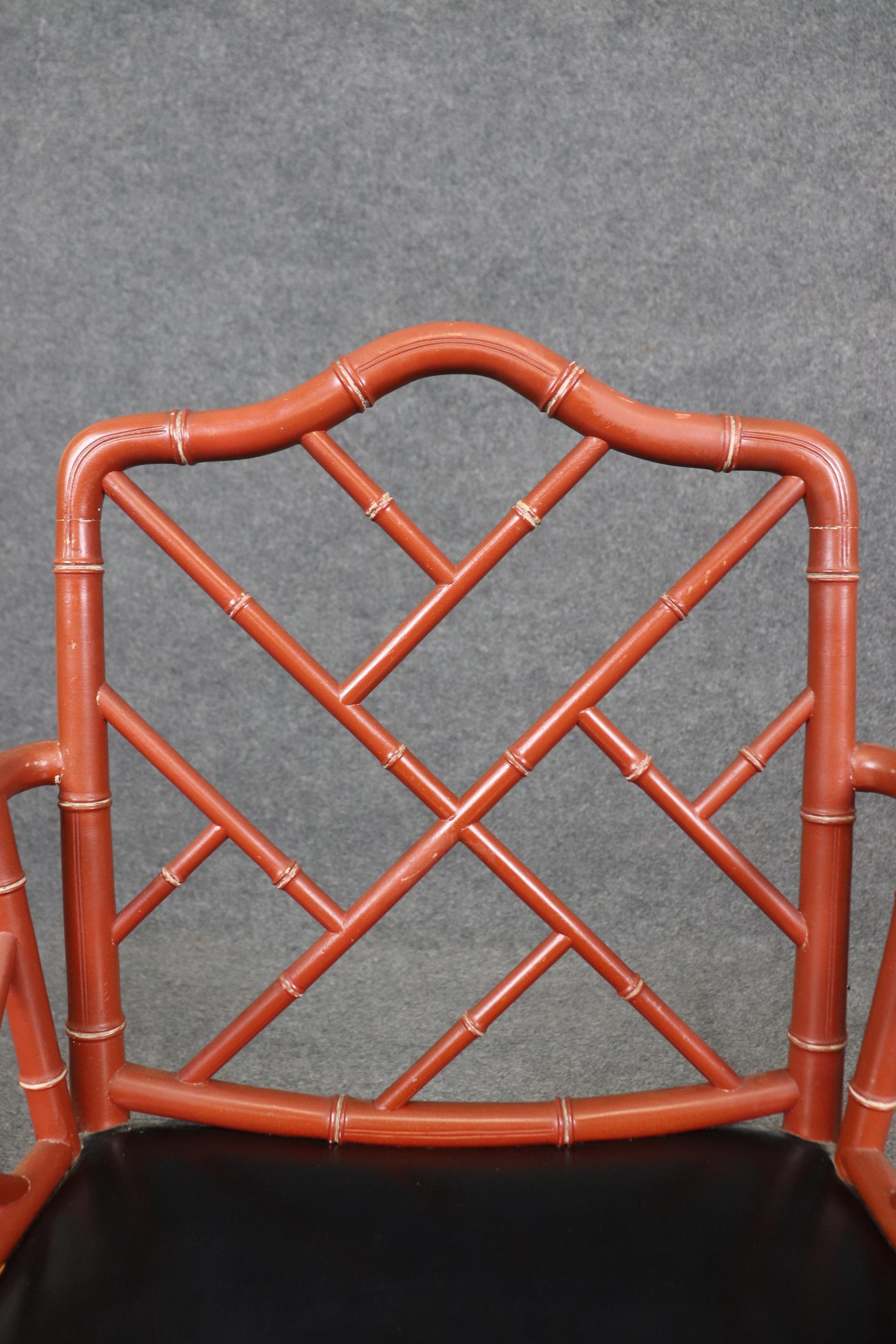 Paire de magnifiques fauteuils Chippendale chinois rouges en faux bambou en vente 4