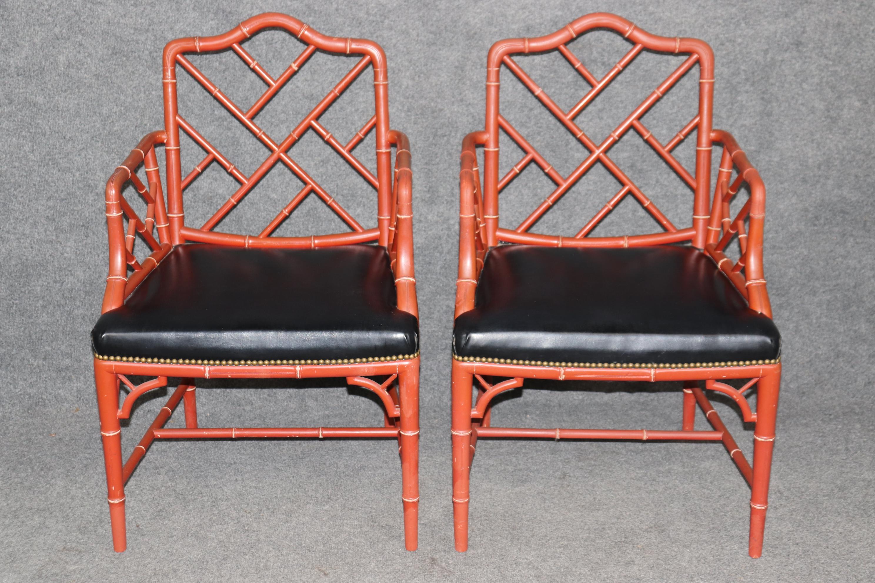 Français Paire de magnifiques fauteuils Chippendale chinois rouges en faux bambou en vente