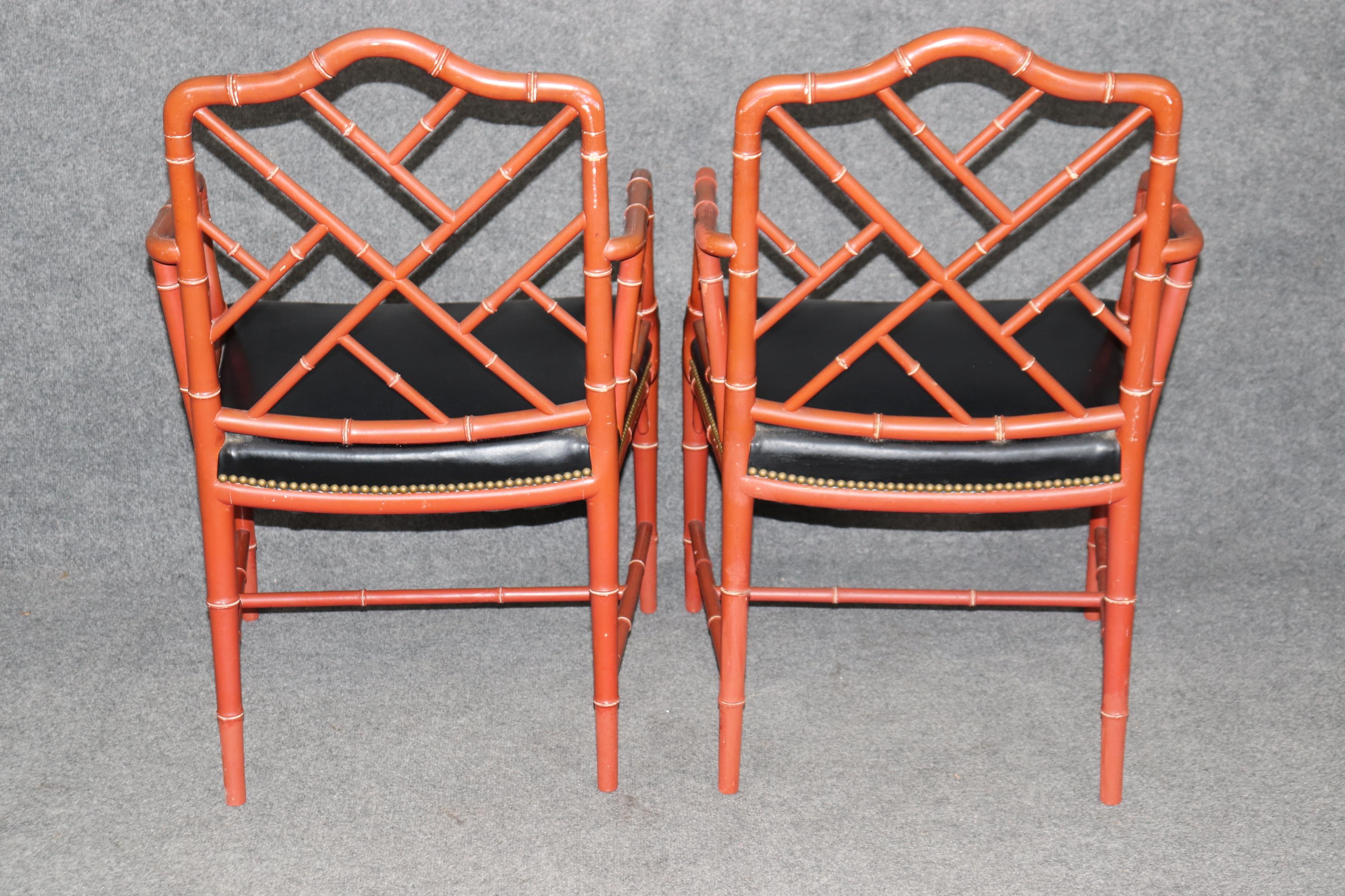 Milieu du XXe siècle Paire de magnifiques fauteuils Chippendale chinois rouges en faux bambou en vente