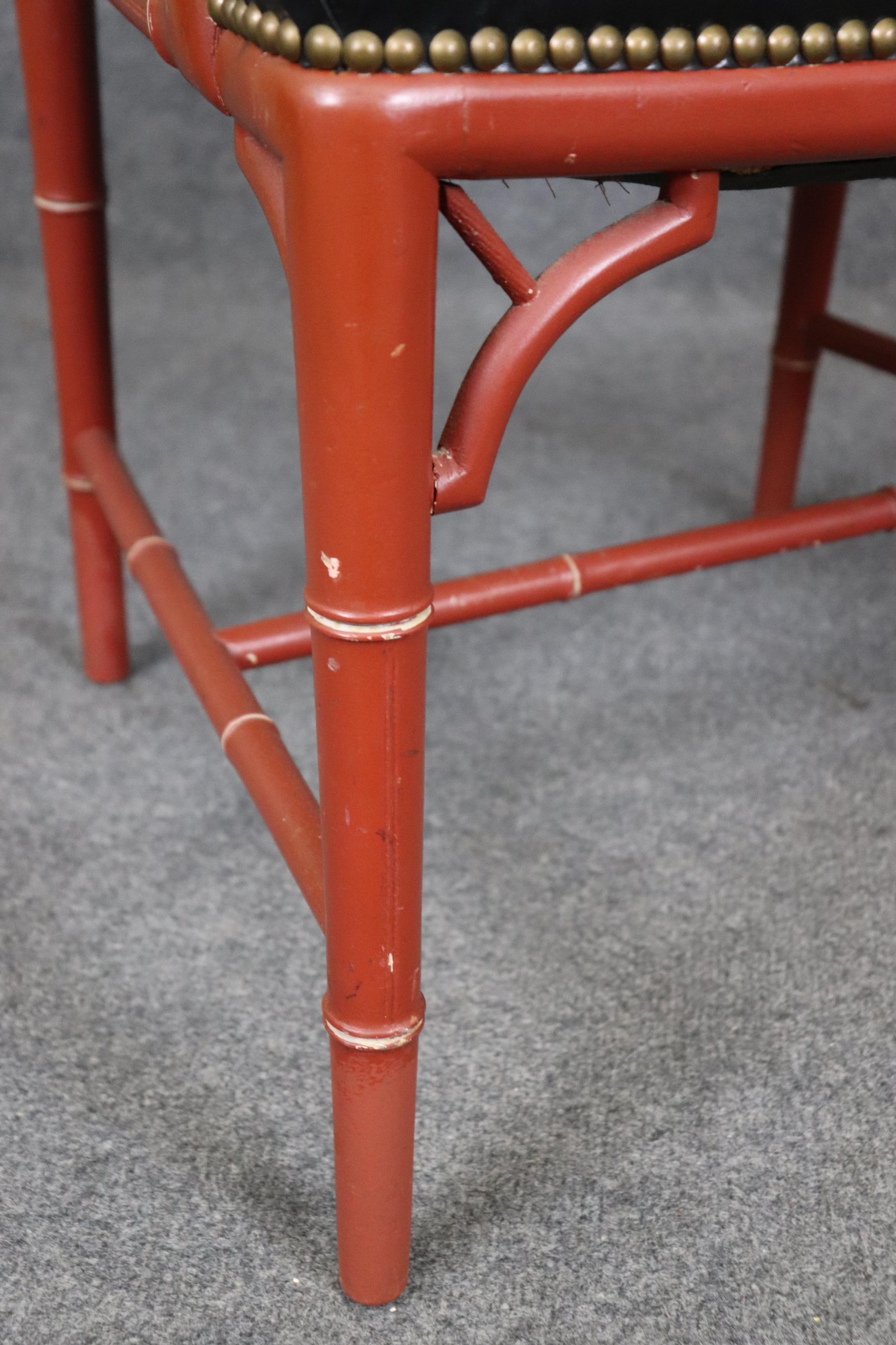Paire de magnifiques fauteuils Chippendale chinois rouges en faux bambou en vente 2