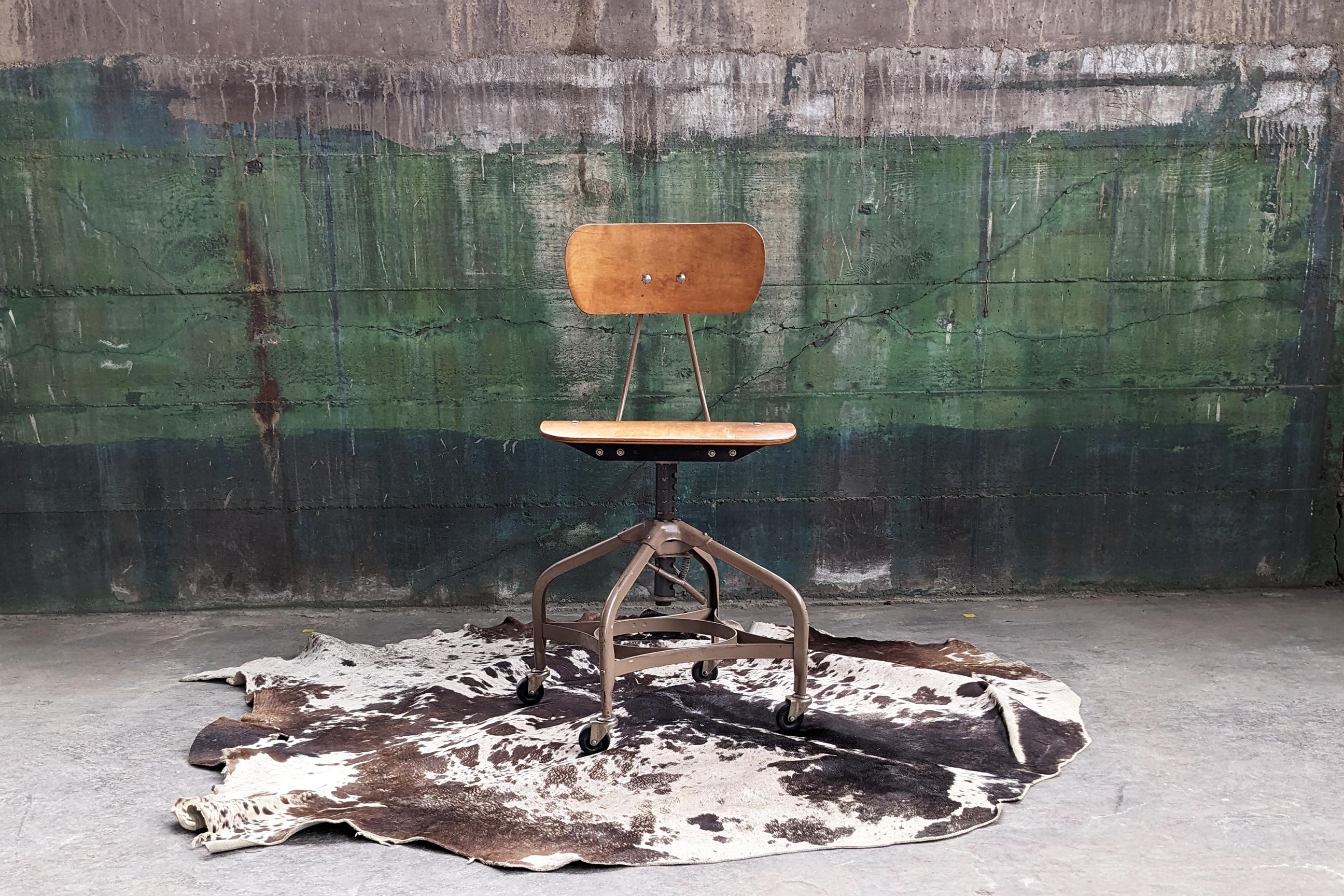 Paire de magnifiques chaises vintage réglables mi-siècle en bois cintré et métal, années 60 en vente 3
