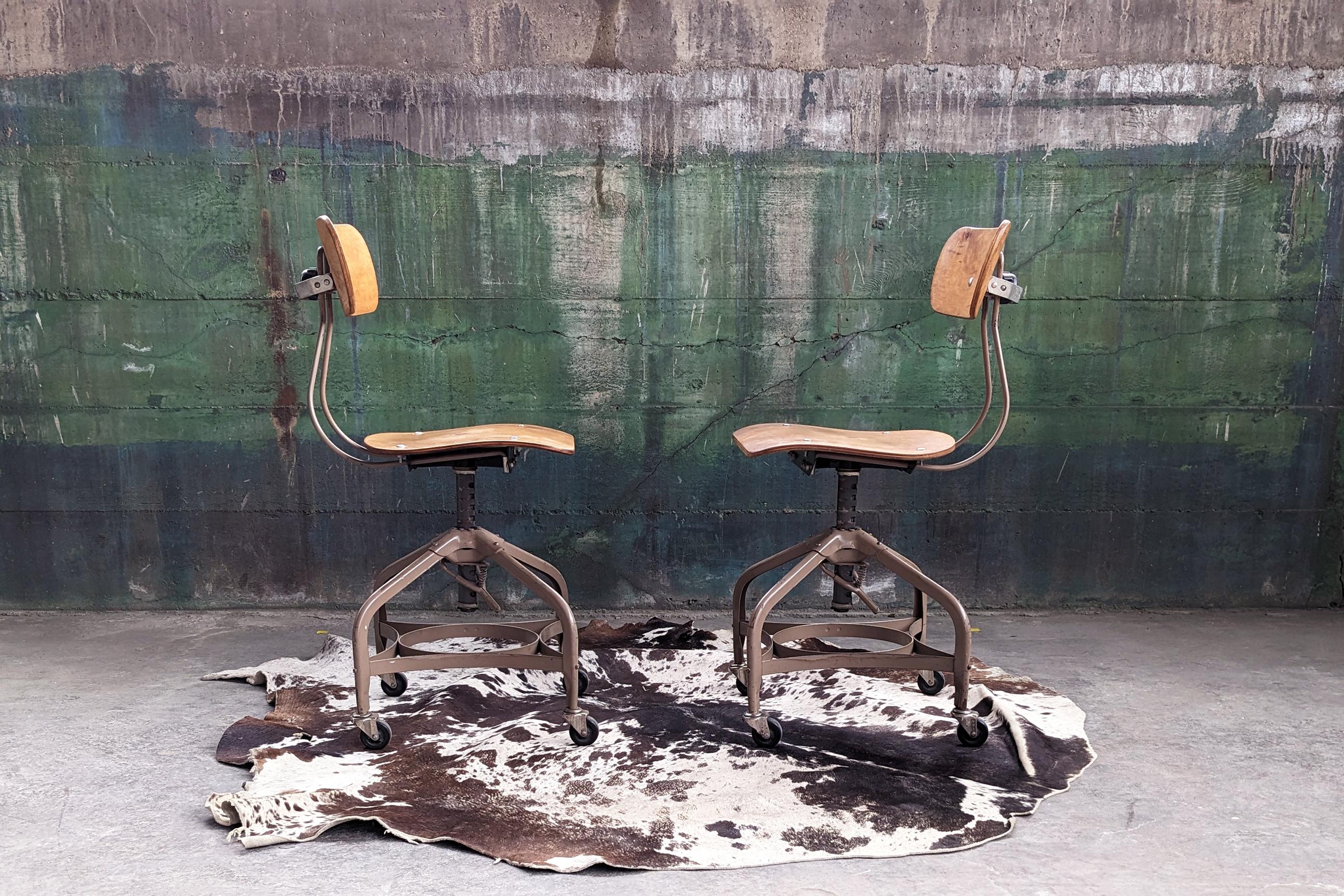 Mid-Century Modern Pair of Gorgeous Vintage Adjustable Mid Century Bentwood and Metal Chairs, 60's For Sale
