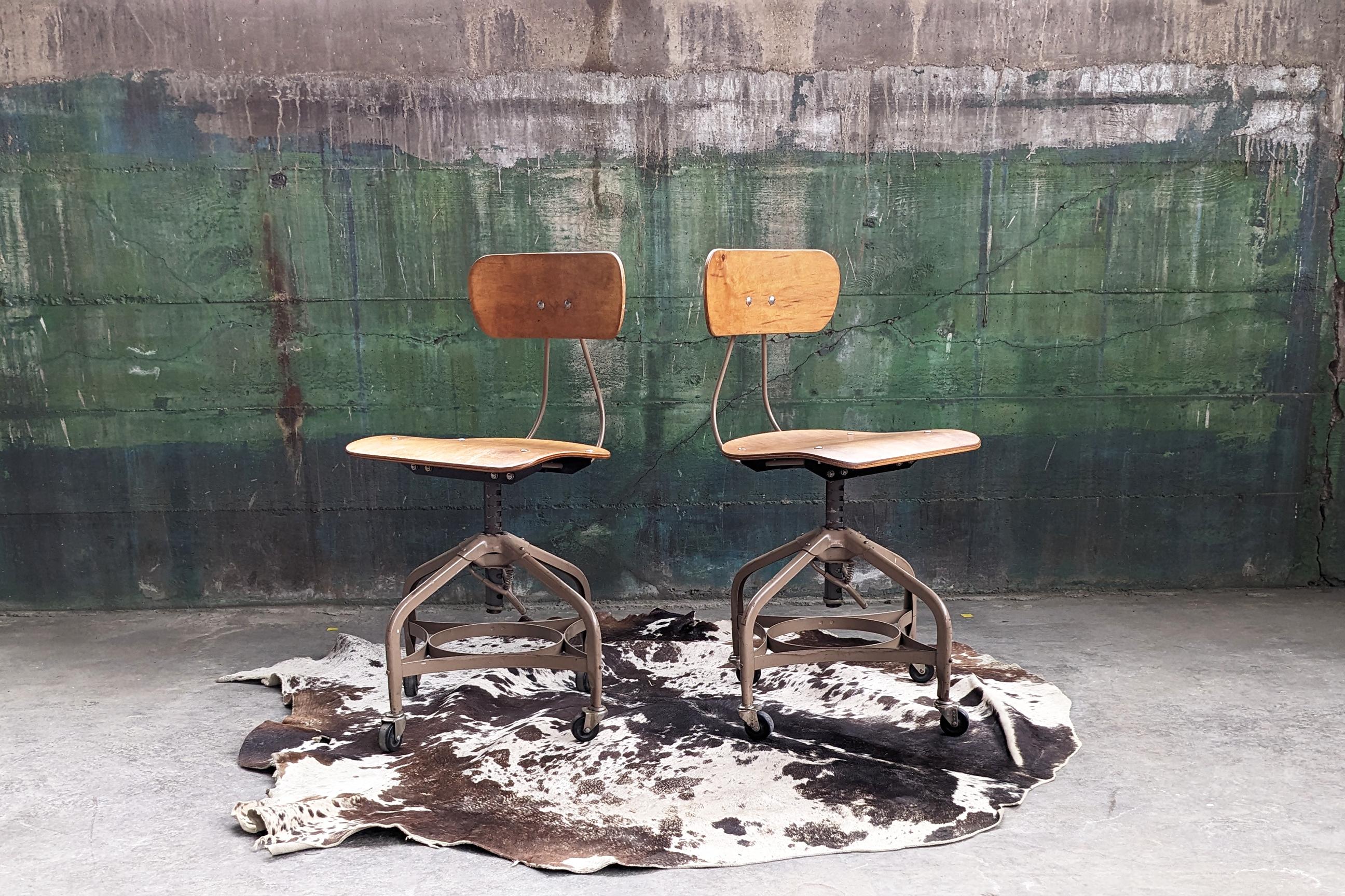 Paire de magnifiques chaises vintage réglables mi-siècle en bois cintré et métal, années 60 en vente 2