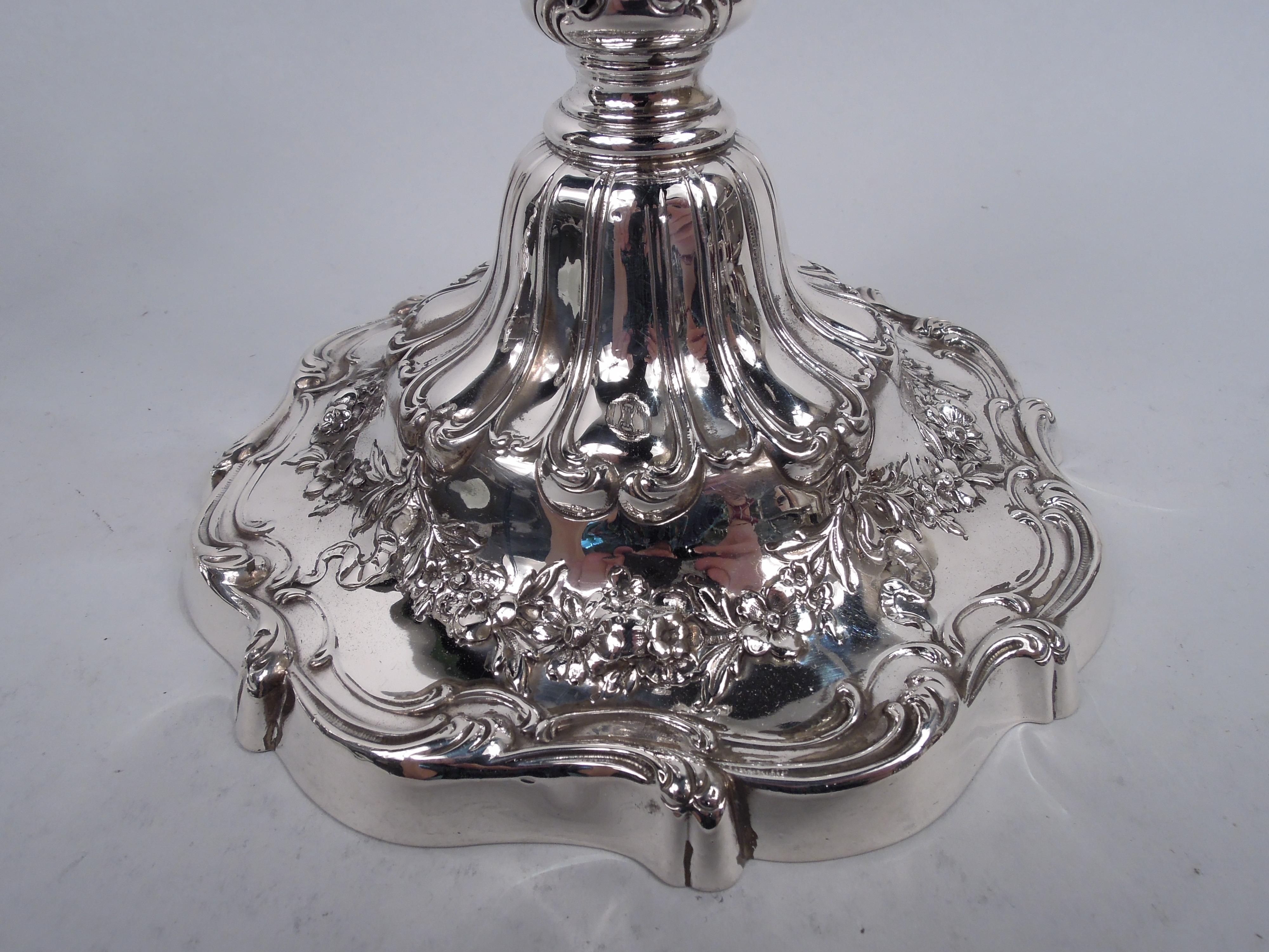 Pair of Gorham Edwardian Classical Sterling Silver Candlesticks, 1914 In Good Condition For Sale In New York, NY