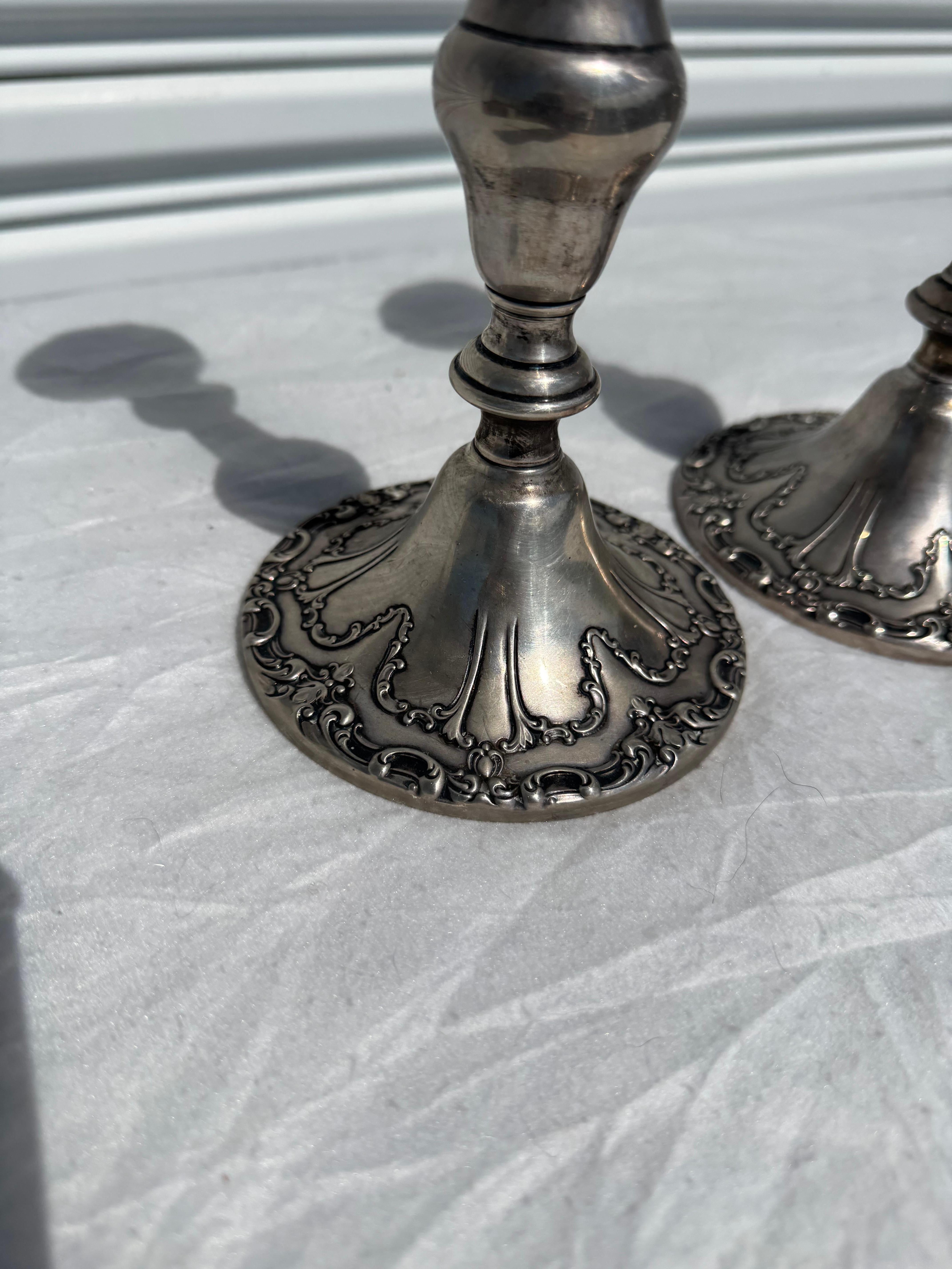 Pair of Gorham Sterling Silver Weighted Candleholders (Amerikanische Klassik) im Angebot