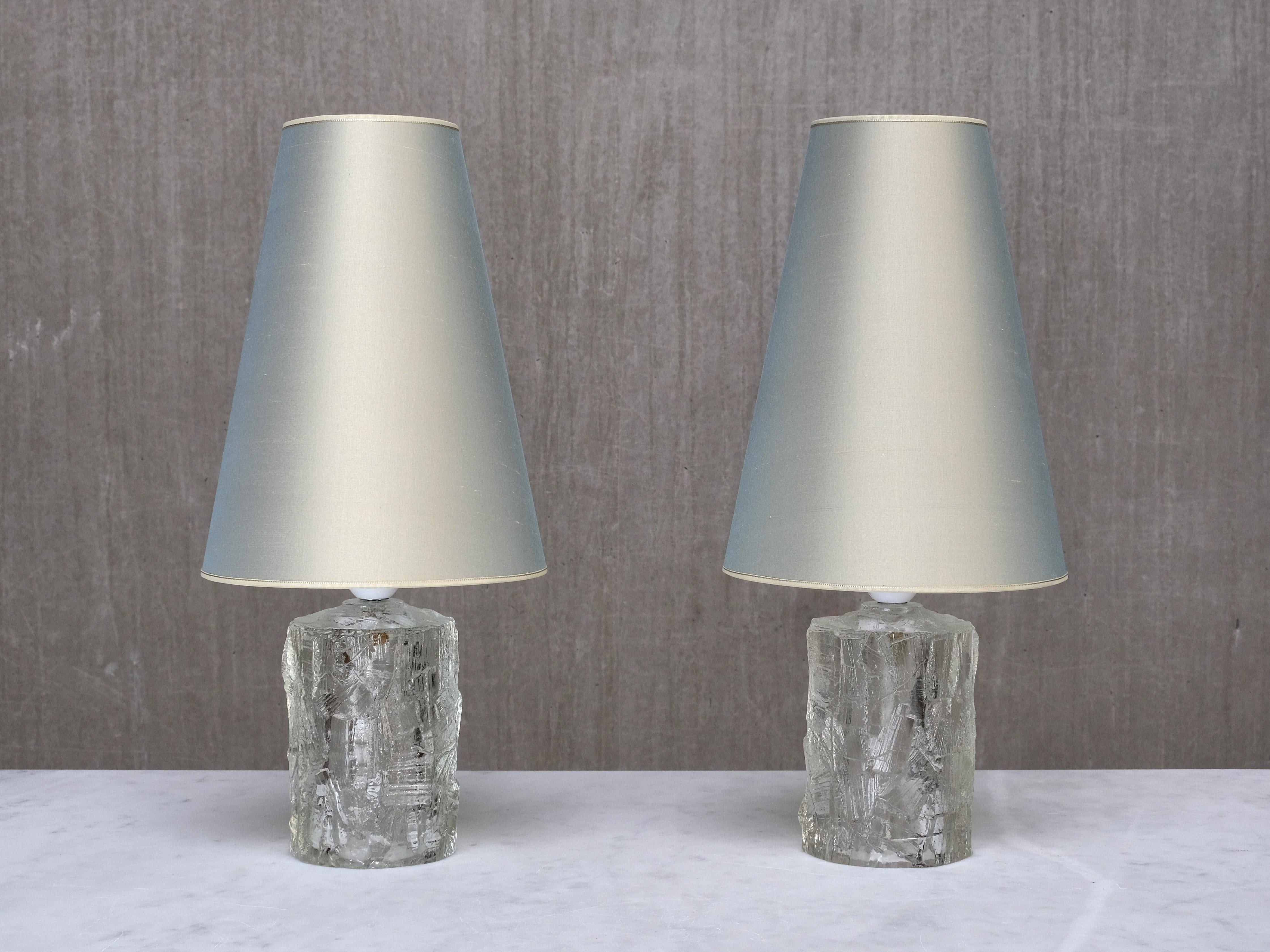 Pareja de lámparas de mesa de cristal Göte Augustsson, Ruda Glasbruk, Suecia, años 60 en Bueno estado para la venta en The Hague, NL