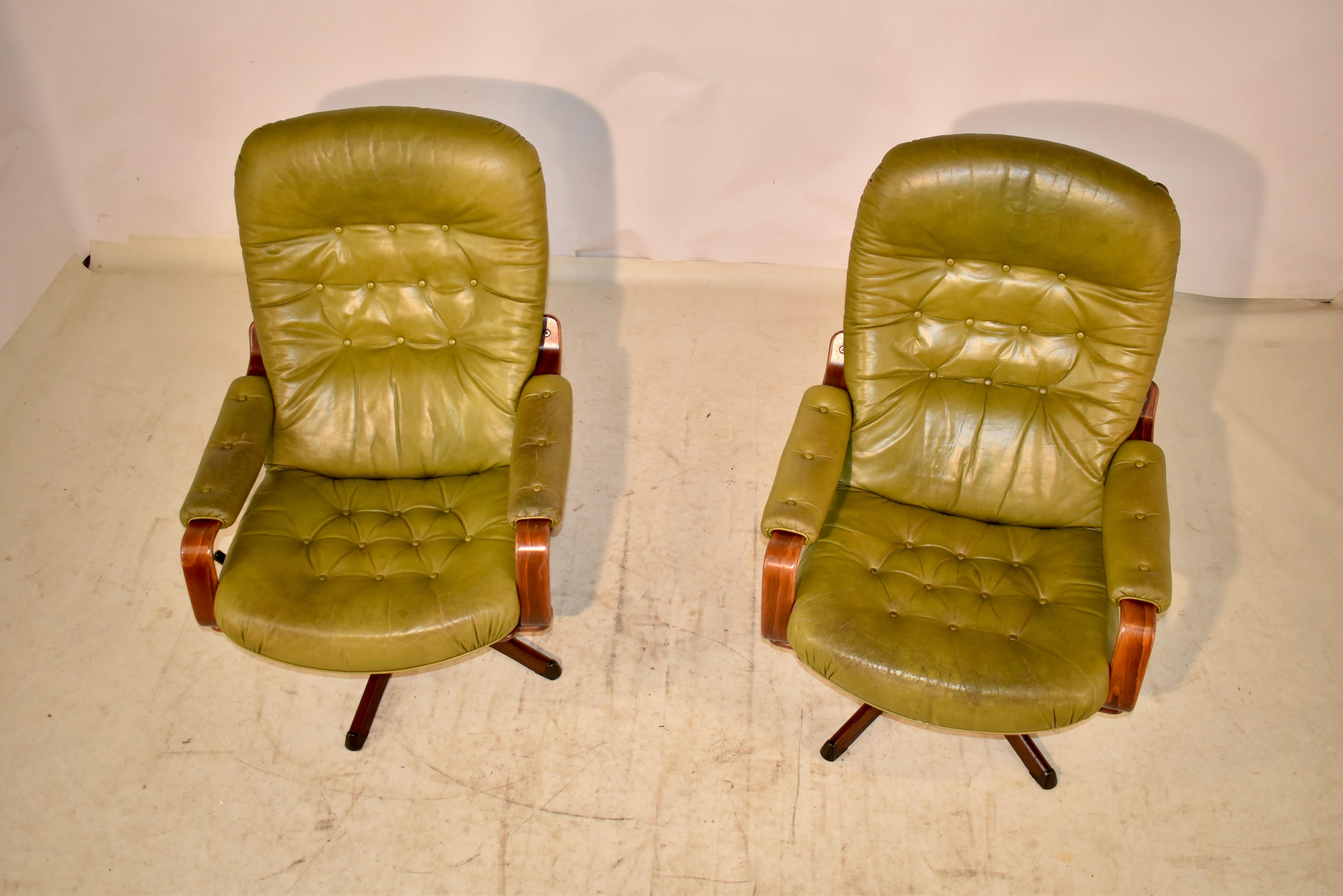 Swedish Pair of Göte Mobler Mid-Century Leather Chairs, circa 1960s For Sale