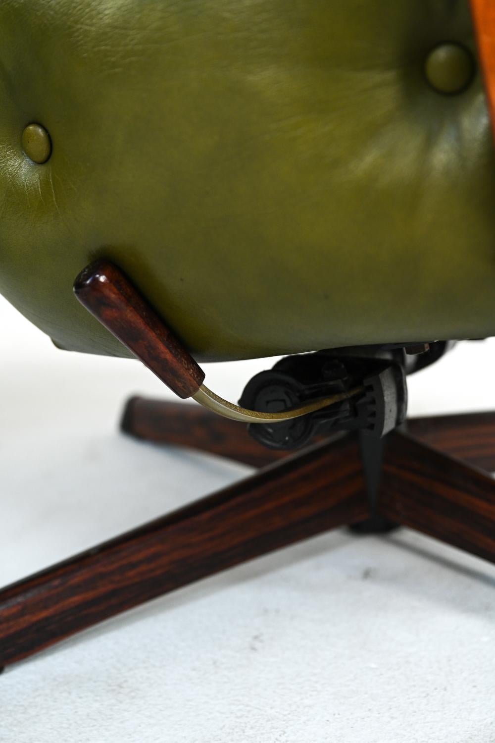 Pair of Göte Mobler Swedish Mid-Century Leather Lounge Chairs, 1960s 1
