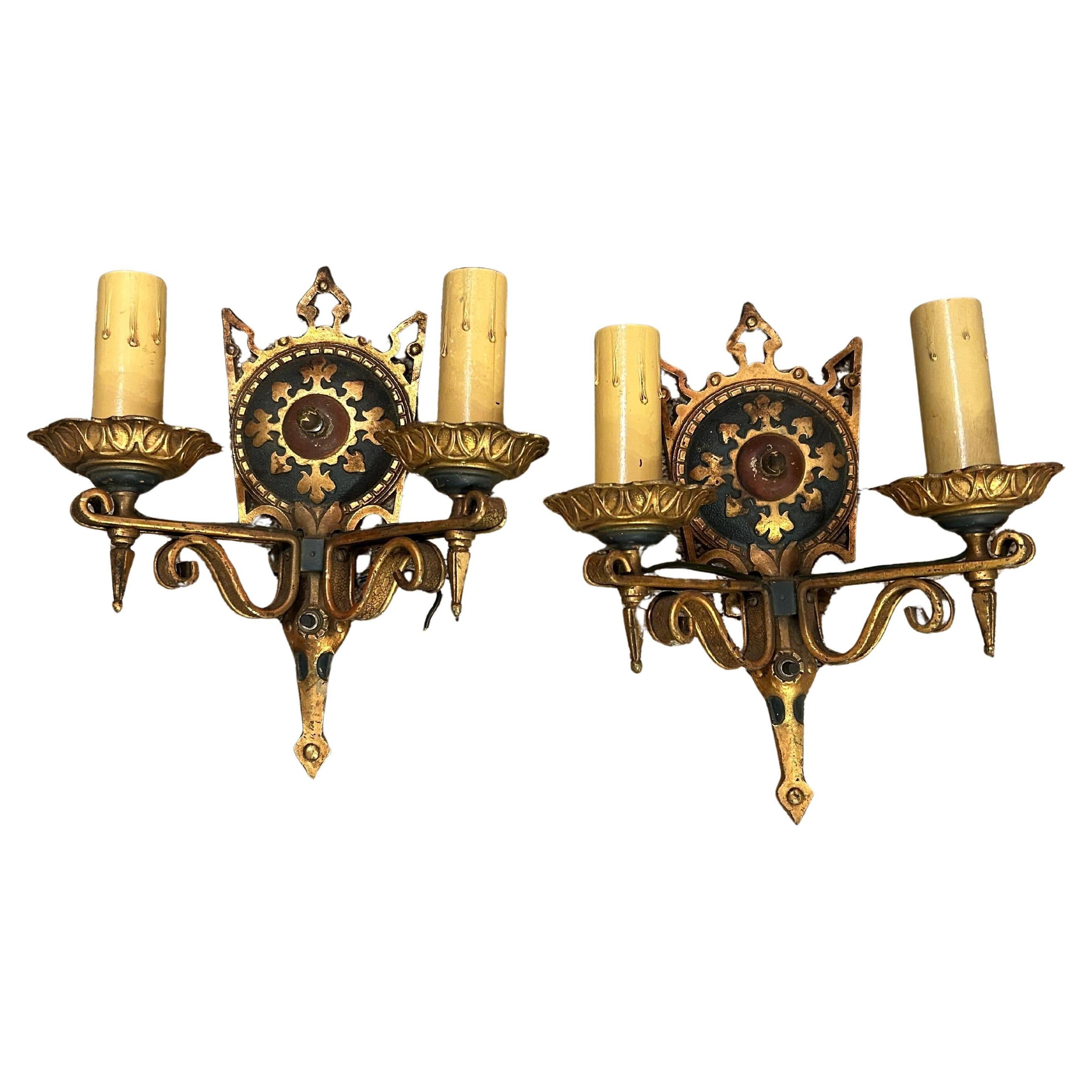 Coppia di applique gotiche in ottone