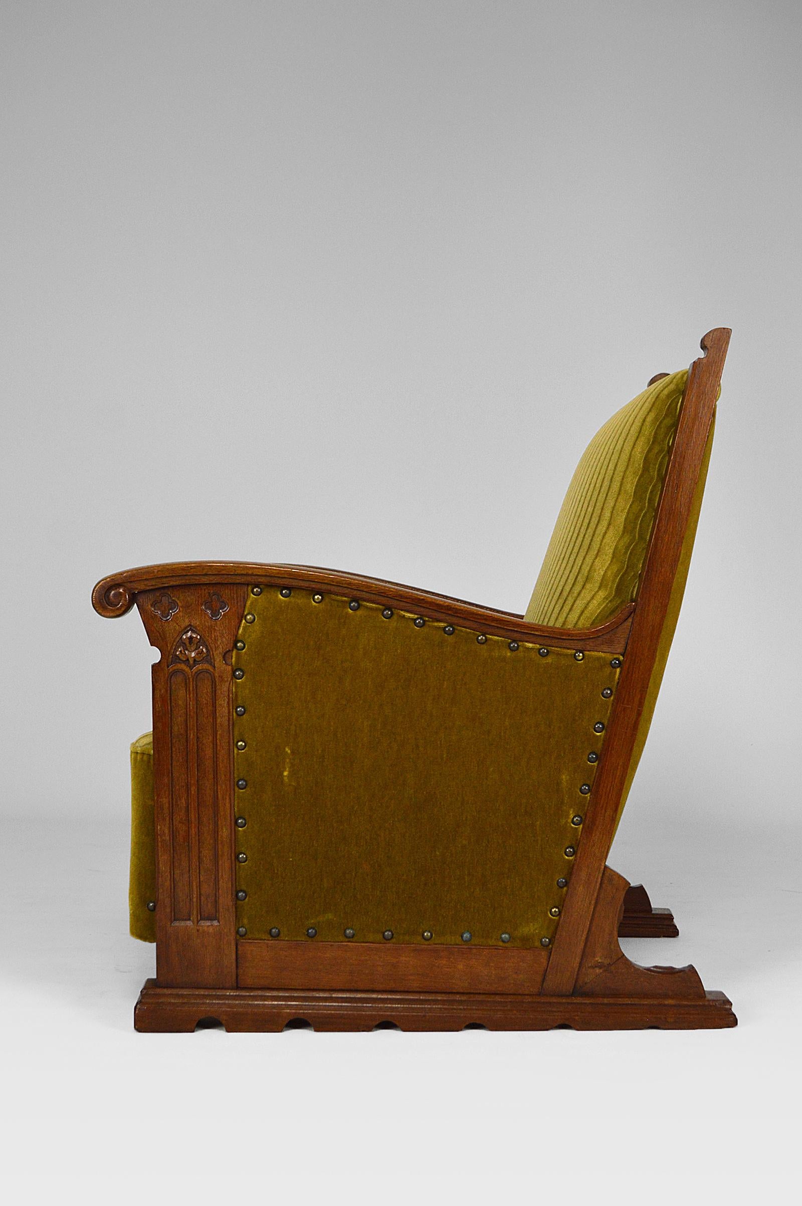 Early 20th Century Pair of Gothic Club Armchairs in Oak and Green Velvet, circa 1900