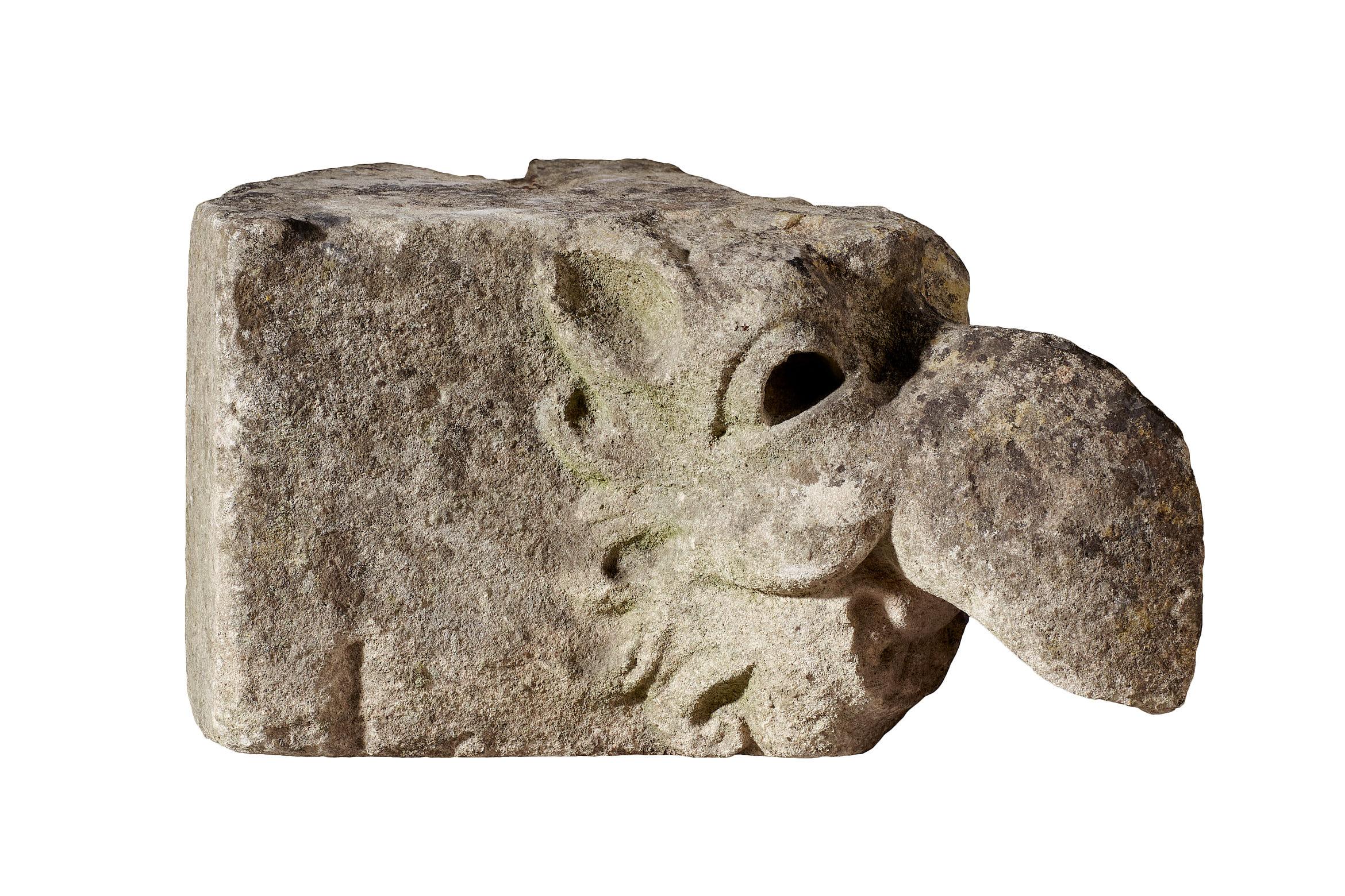 Pair of Gothic Limestone Beaked Grotesques, English, circa 1450 For Sale 4