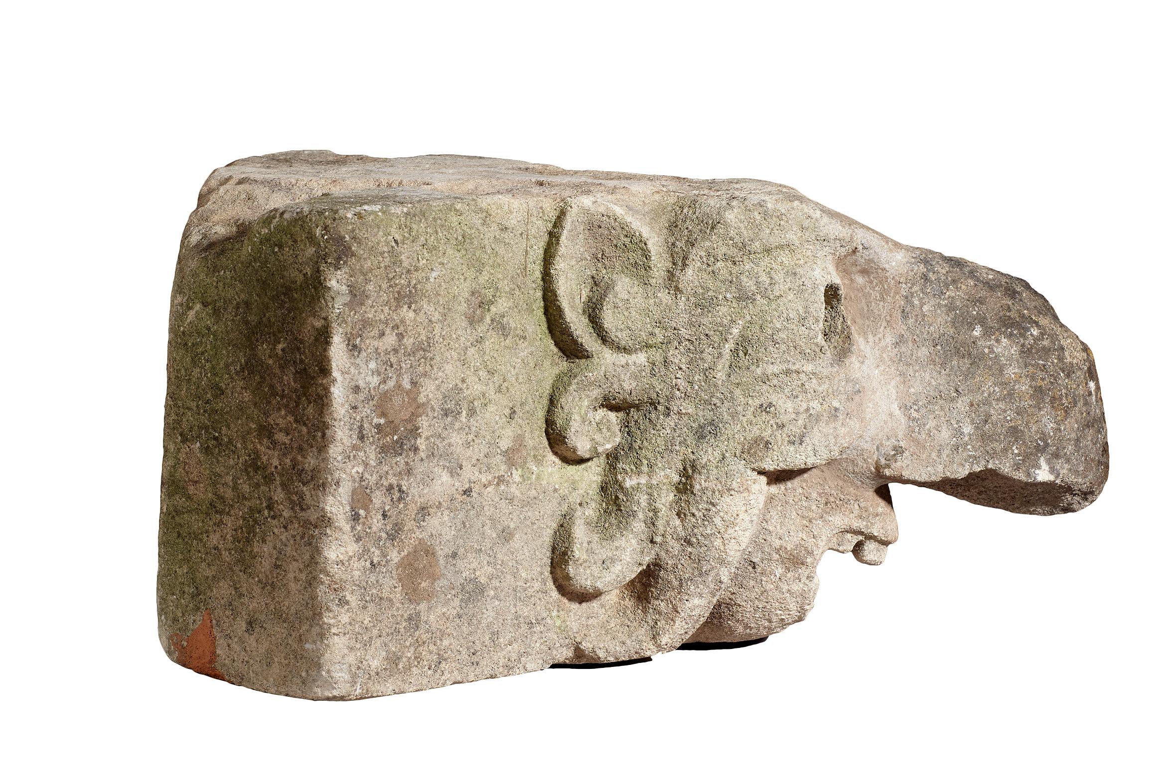 18th Century and Earlier Pair of Gothic Limestone Beaked Grotesques, English, circa 1450 For Sale