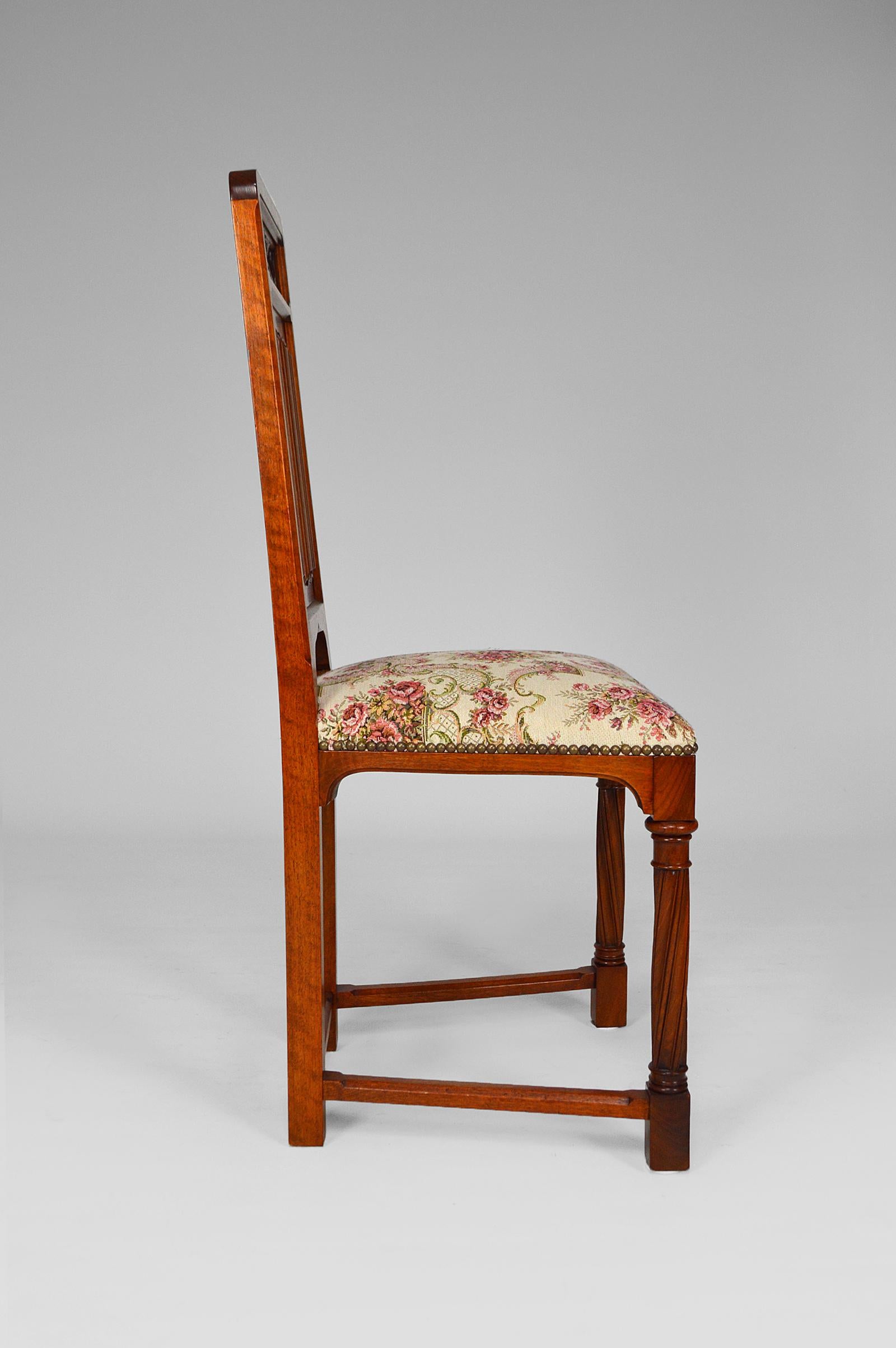 Pair of Gothic Revival Chairs in Carved Walnut, France, circa 1890 For Sale 6