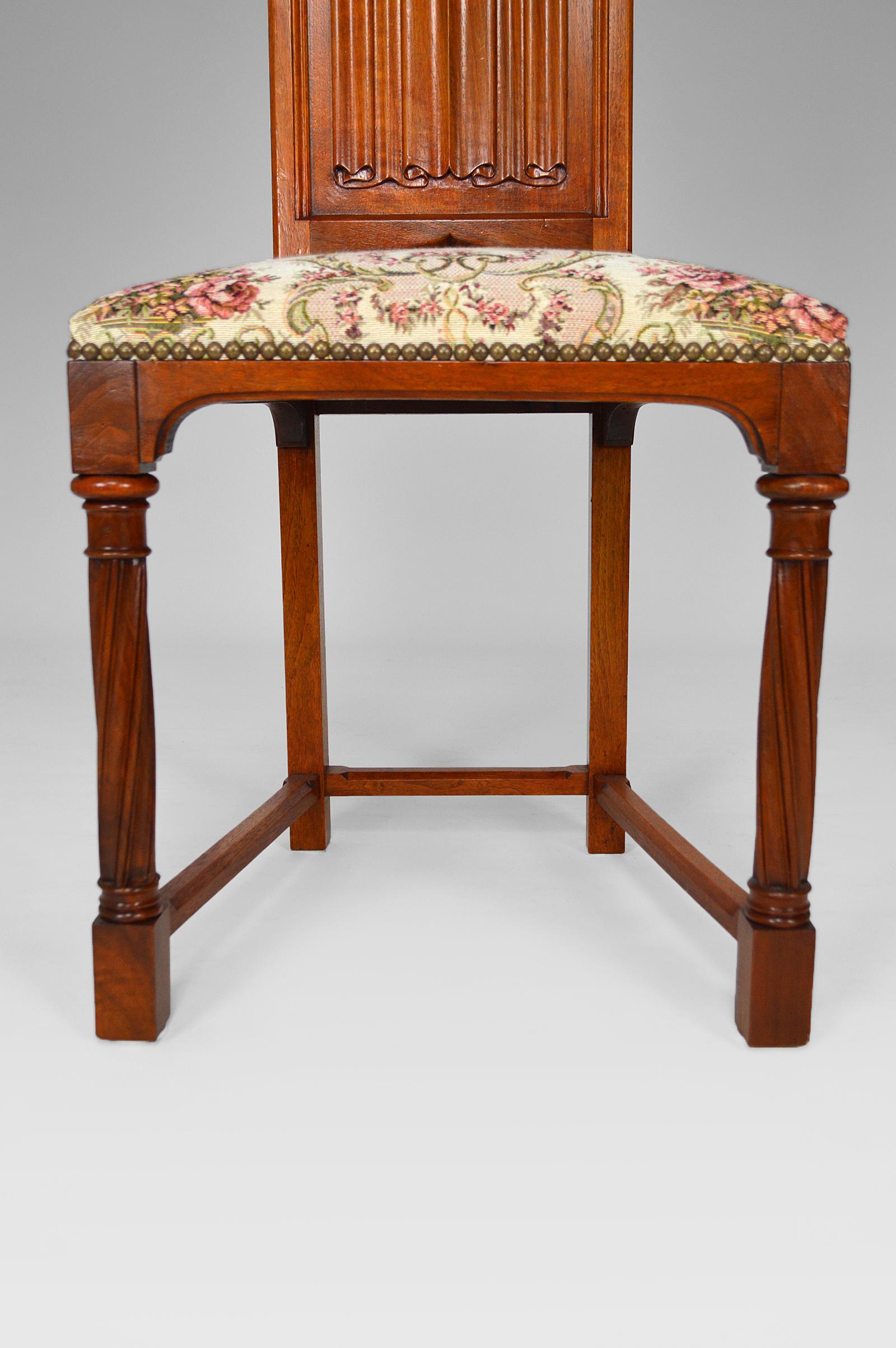Pair of Gothic Revival Chairs in Carved Walnut, France, circa 1890 For Sale 10