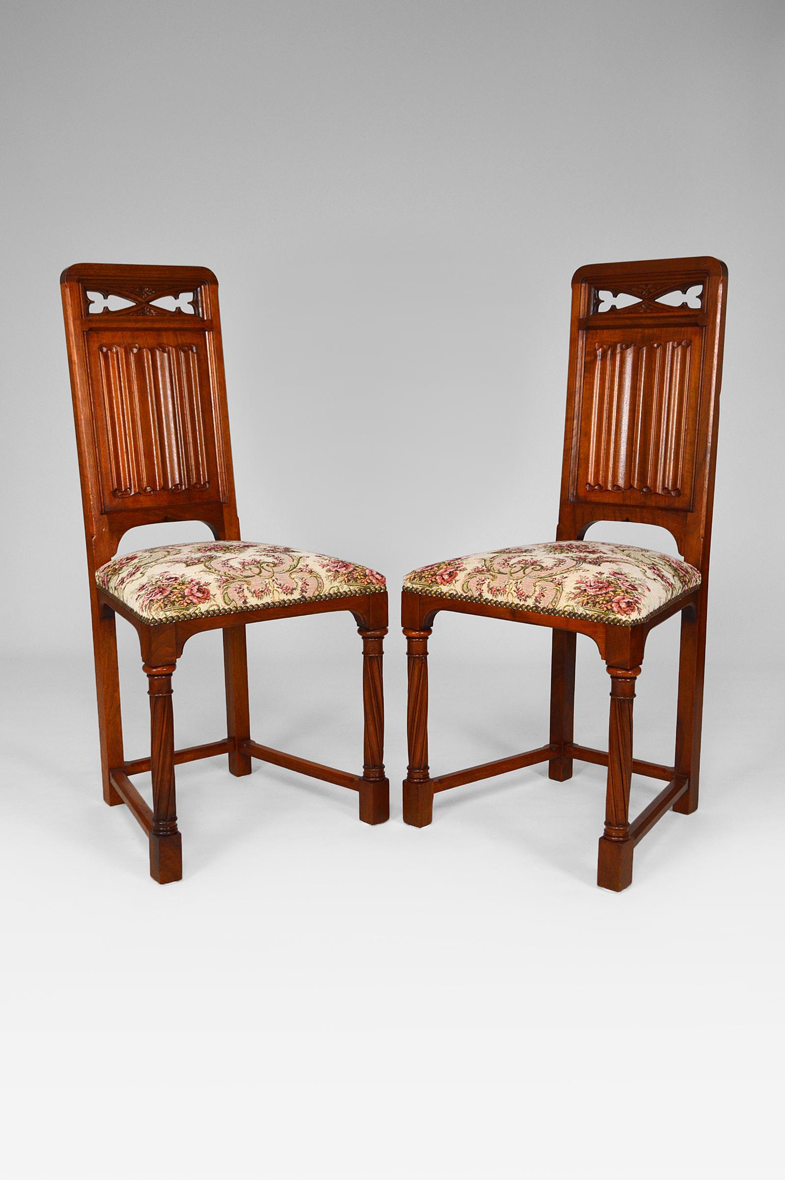 French Pair of Gothic Revival Chairs in Carved Walnut, France, circa 1890 For Sale