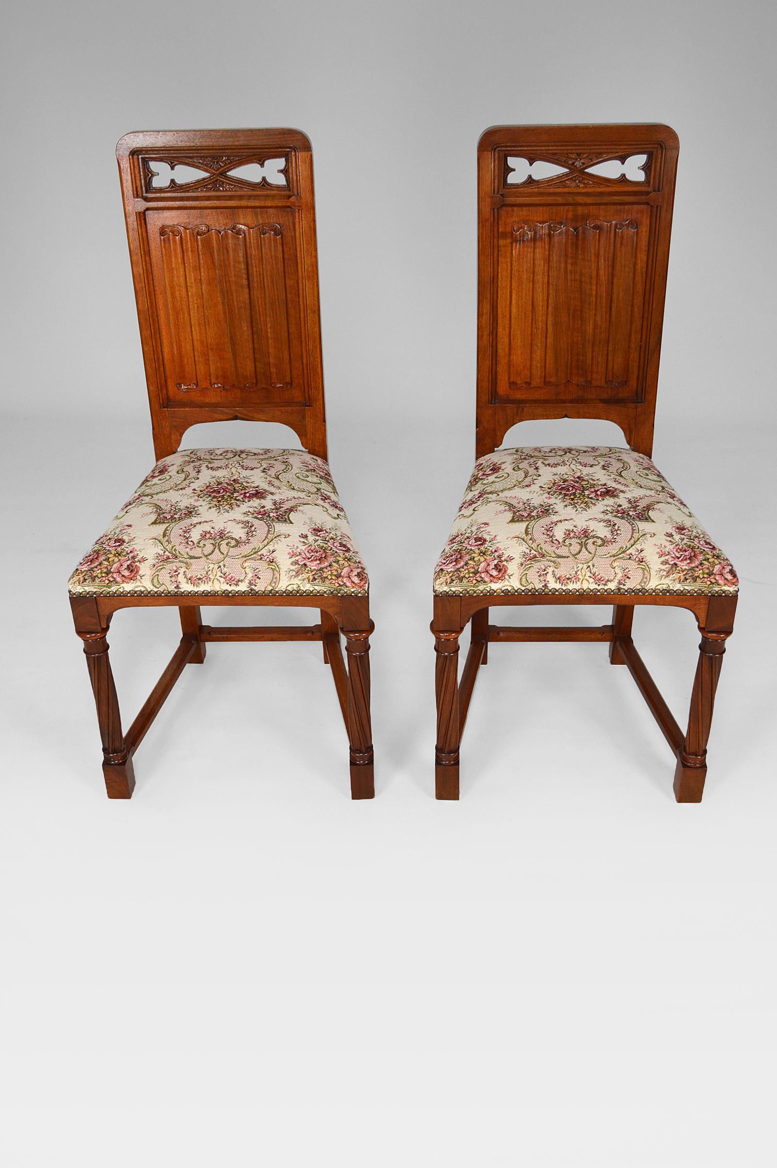 Late 19th Century Pair of Gothic Revival Chairs in Carved Walnut, France, circa 1890 For Sale