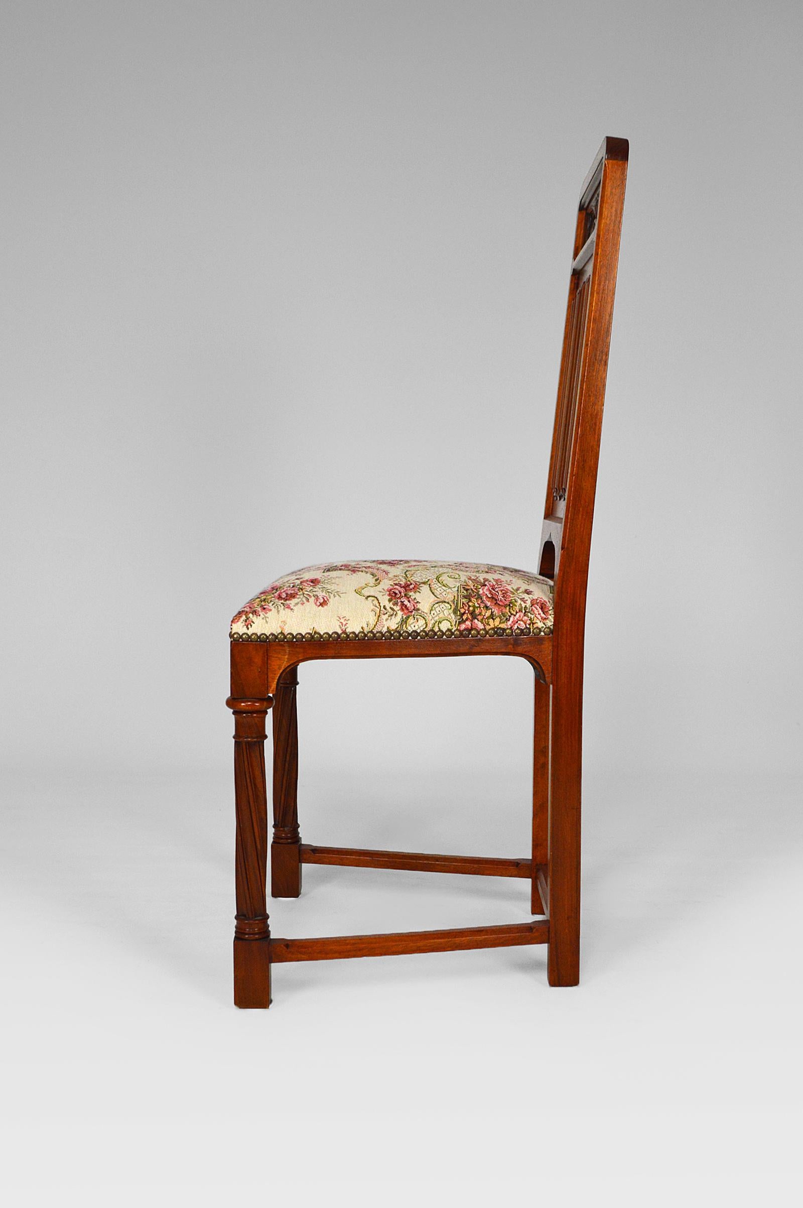 Pair of Gothic Revival Chairs in Carved Walnut, France, circa 1890 For Sale 2