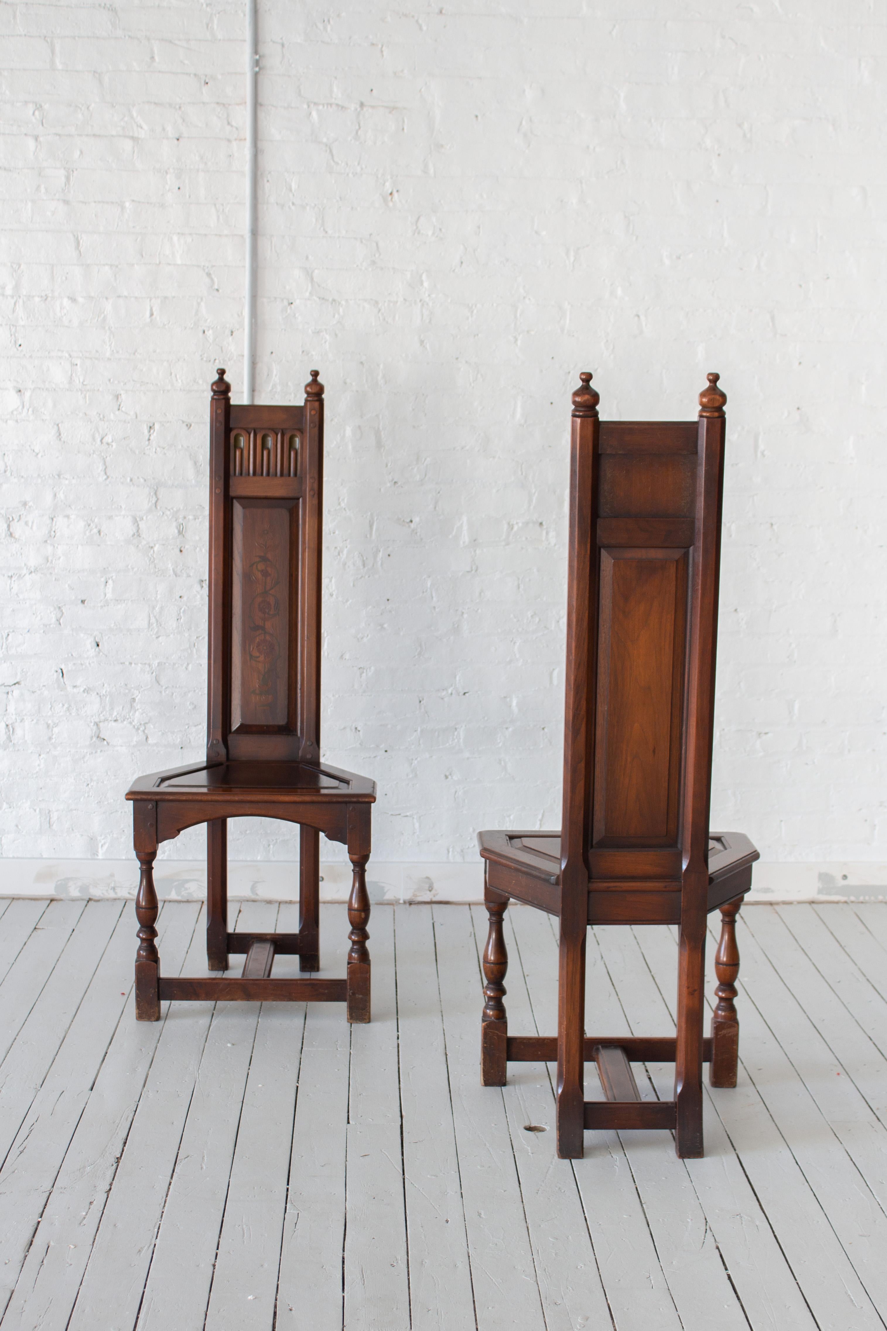 20th Century Pair of Gothic Revival Decorated Wooden Chairs by Kittinger For Sale