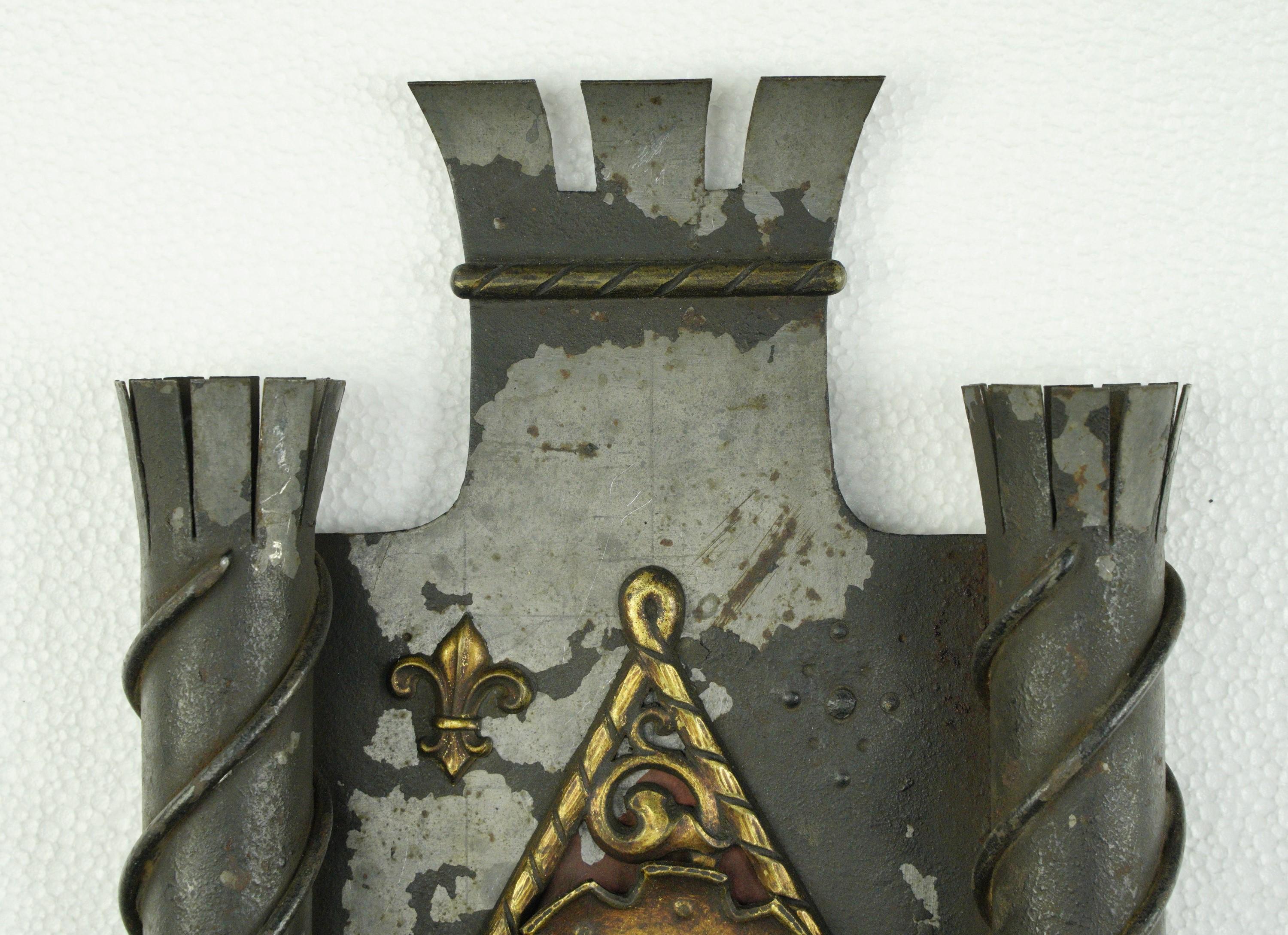 Paar gotische 2-armige Wandleuchter aus Schmiedeeisen und Bronze (20. Jahrhundert) im Angebot