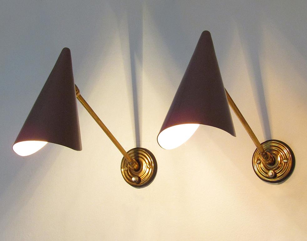 A pair of graceful, vintage 1950s Italian wall lights attributed to Stilnovo.

Sourced in Lucca, Italy, these have a lovely mushroom colour, with patinated brass stems, on brass wall plates.

They can be articulated in every direction, the