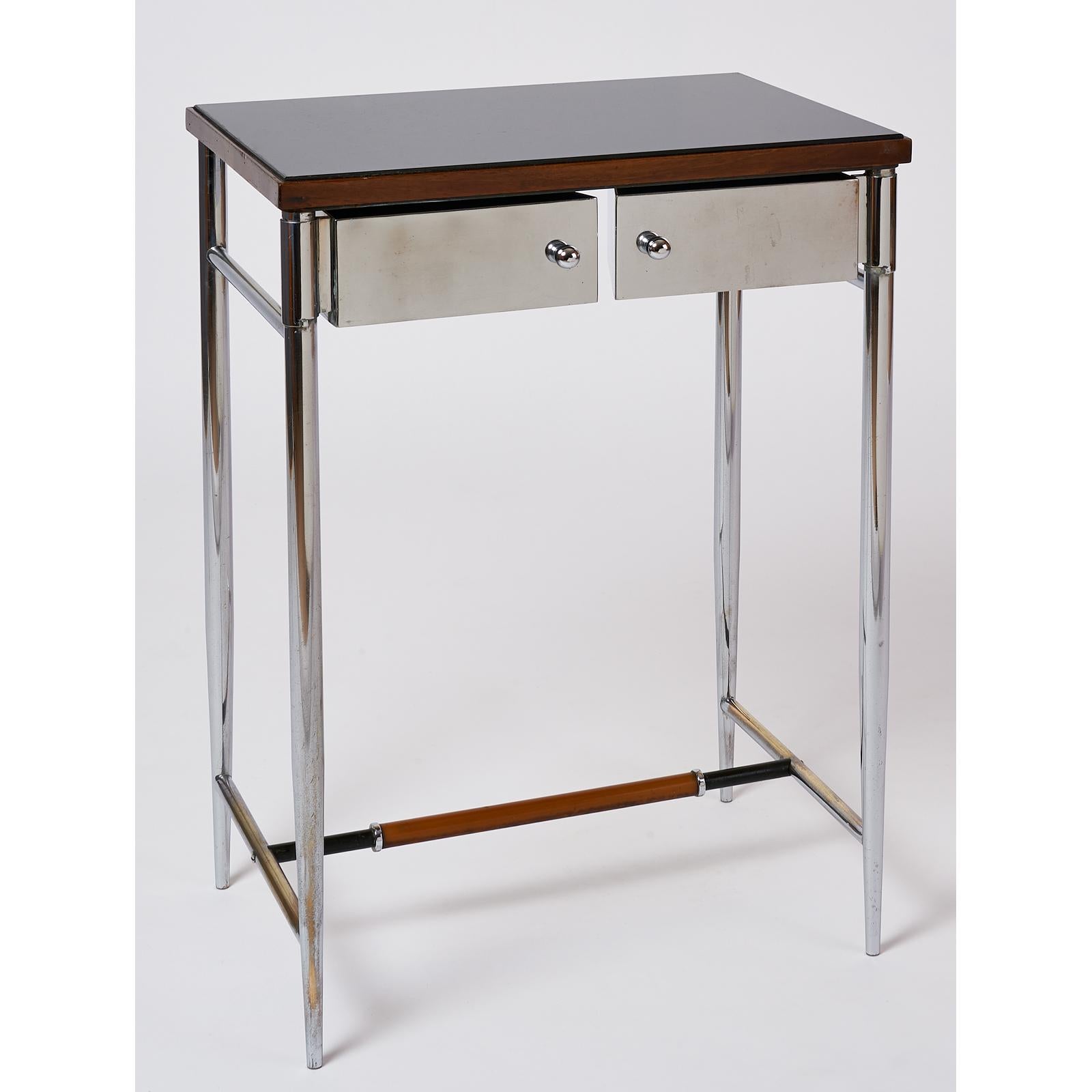 A fine pair of side tables or night stands in chromed metal with wood framed black opaline, glass tops and pivoting drawers, Italy, 1930s. Pair of goose neck lamps for bedside reading may be used or removed.
Measures: 20 W x 14 D x 30 H
Original