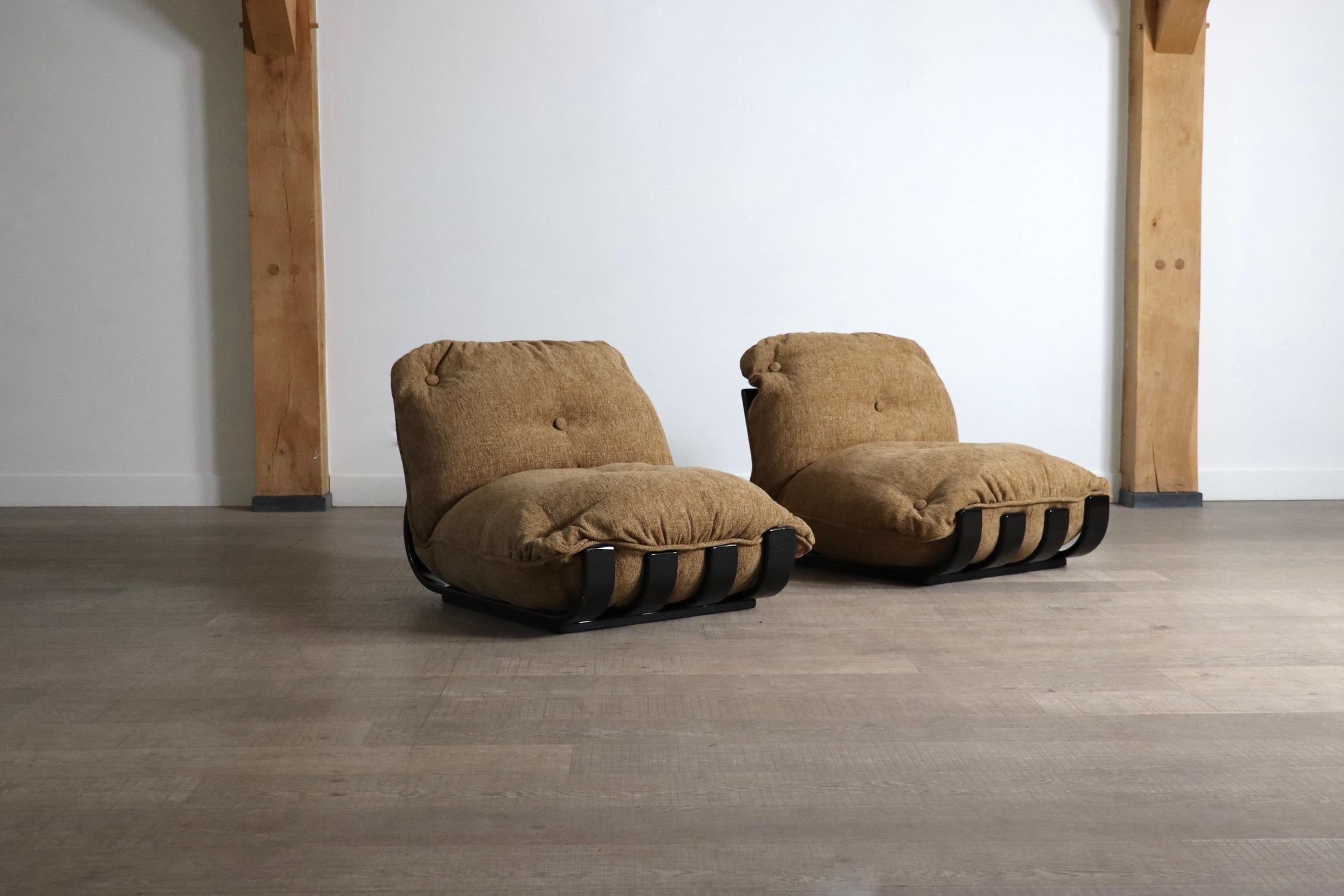 Pair Of Gran Visir Lounge Chairs In Beige By Luciano Frigerio, Italy, 1970s 6