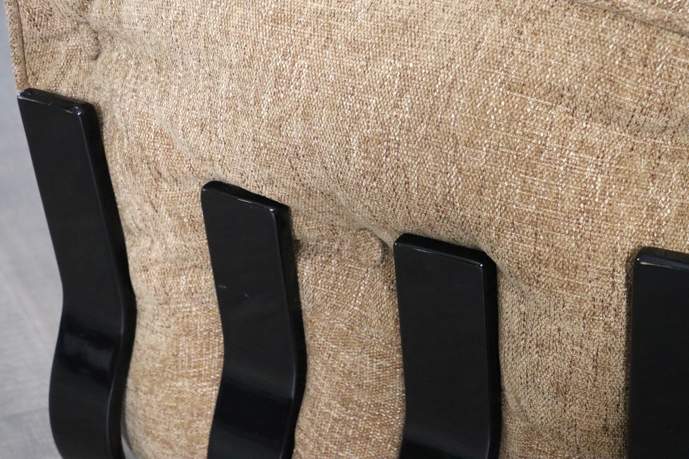 Pair Of Gran Visir Lounge Chairs In Beige By Luciano Frigerio, Italy, 1970s 10