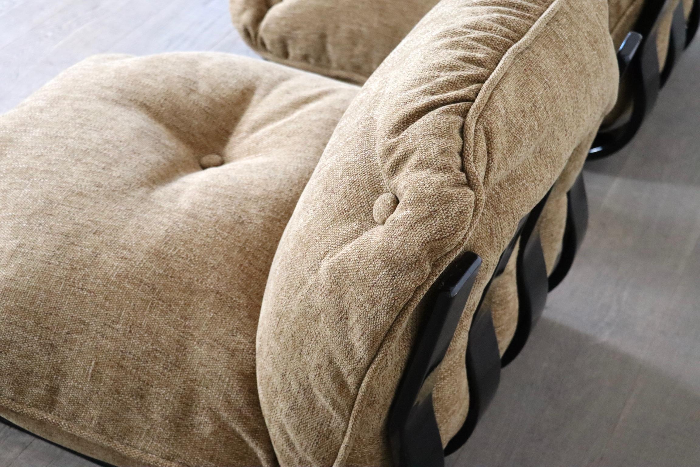 Pair Of Gran Visir Lounge Chairs In Beige By Luciano Frigerio, Italy, 1970s 1