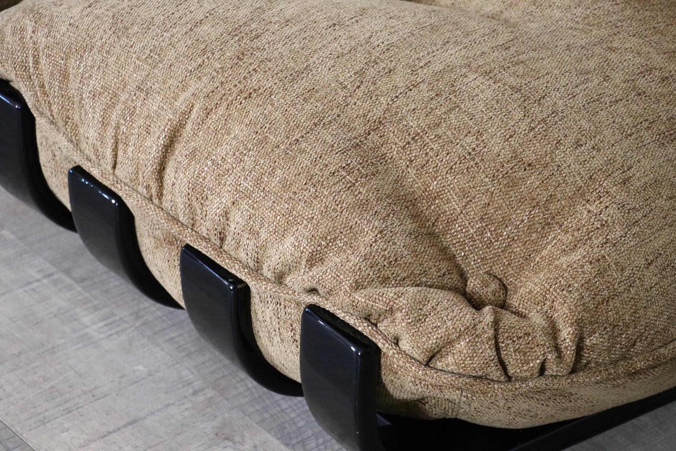 Pair Of Gran Visir Lounge Chairs In Beige By Luciano Frigerio, Italy, 1970s 4
