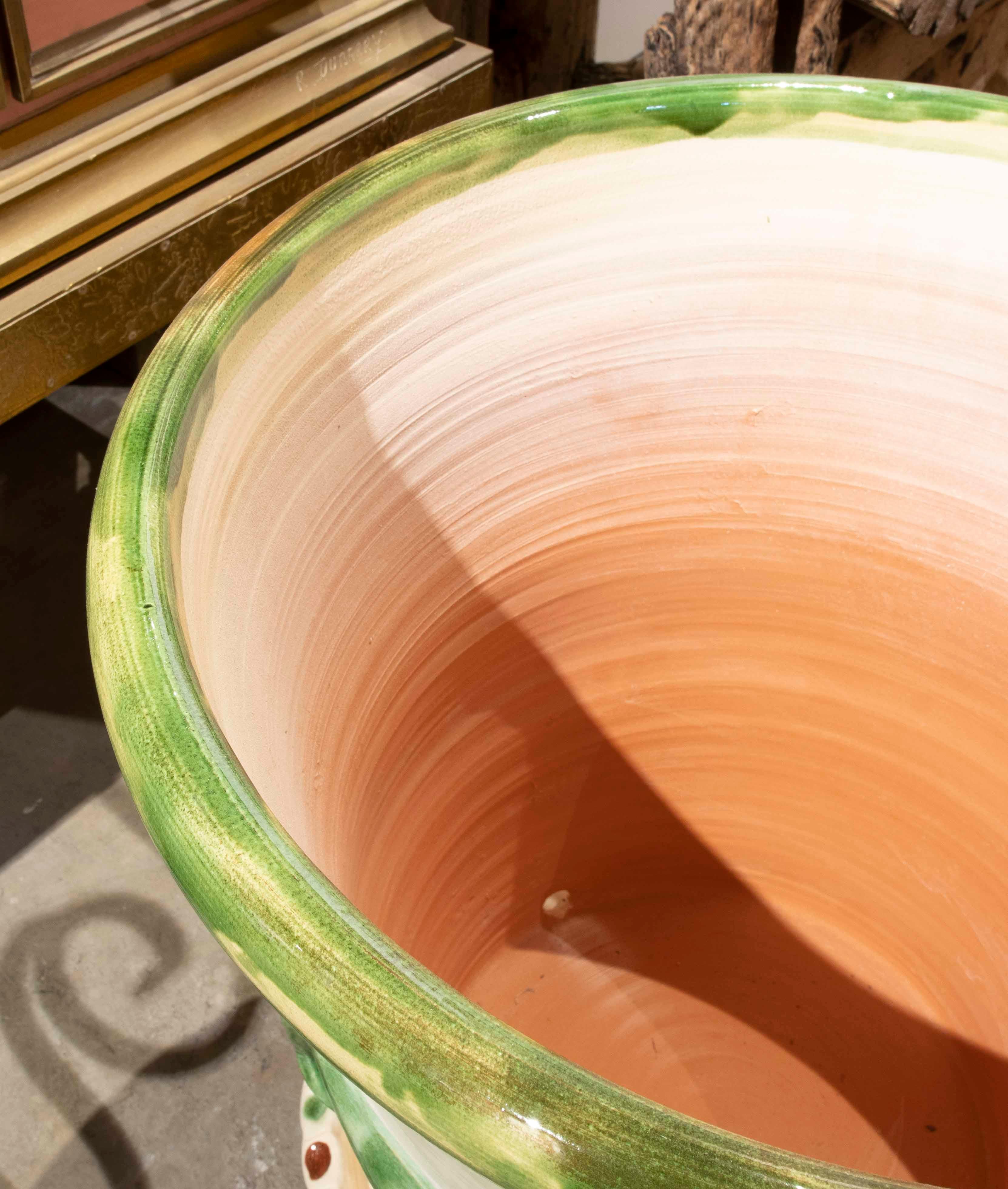 Paire de pots à fleurs en céramique émaillée granadienne avec soucoupes en vente 6