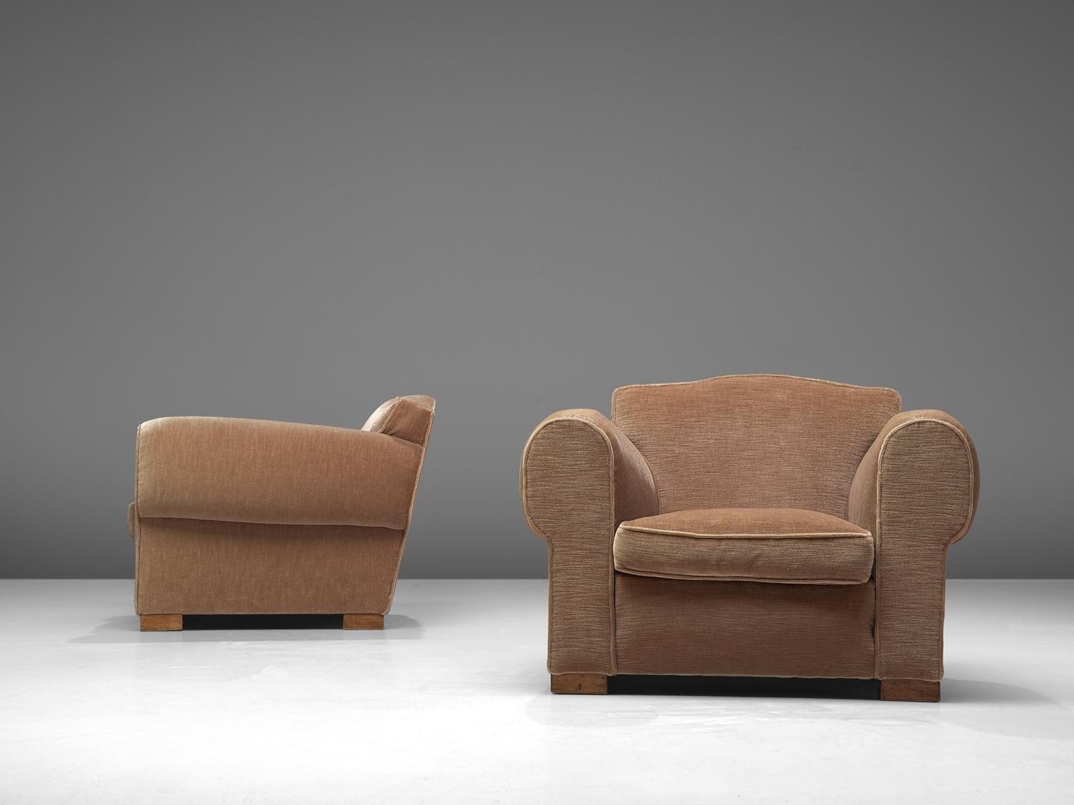 French Pair of Grand Art Deco Lounge Chairs in Taupe Velvet by Maurice Rinck