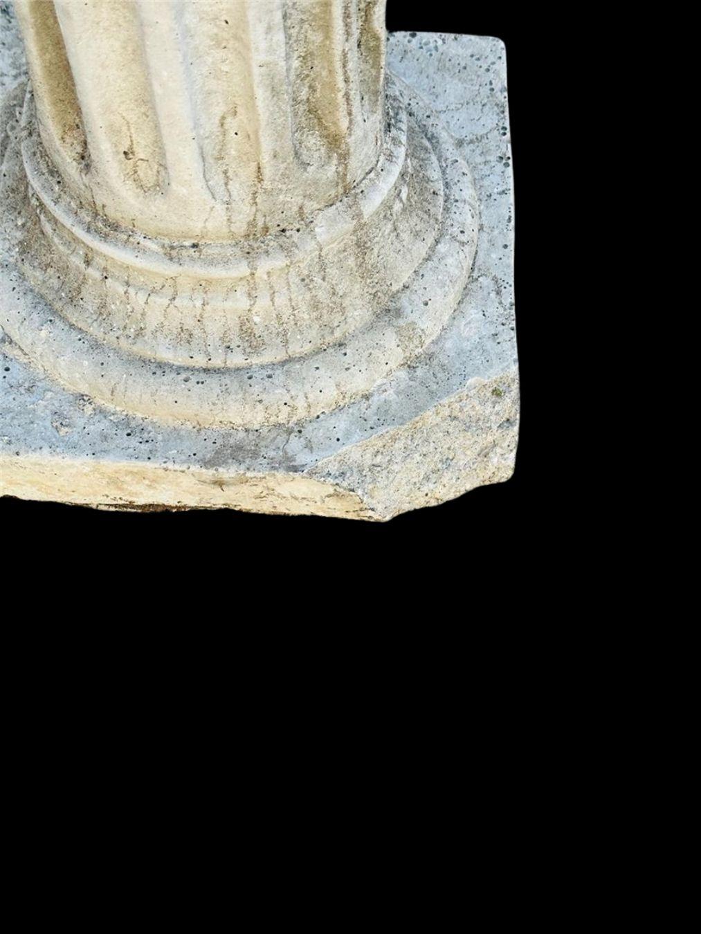 Américain Paire de grandes colonnes cannelées en béton de style corinthien