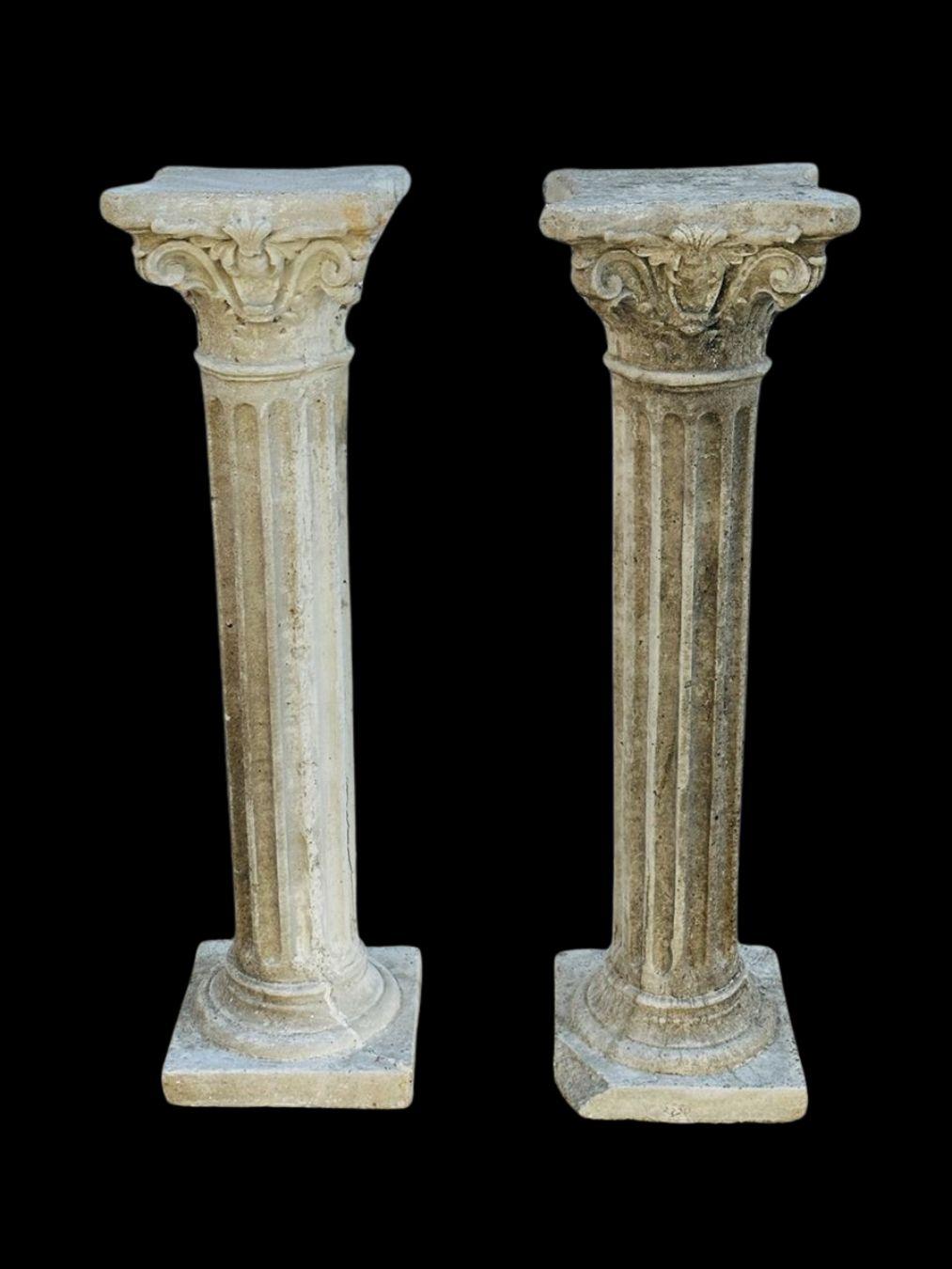Paire de grandes colonnes cannelées en béton de style corinthien Bon état à West Hollywood, CA