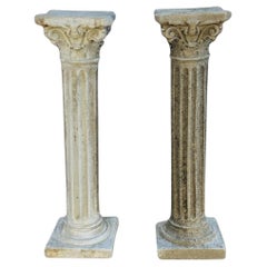 Paire de grandes colonnes cannelées en béton de style corinthien