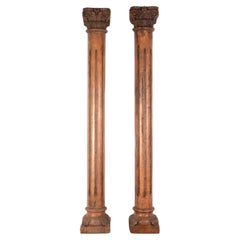 Ein Paar großformatige Säulen