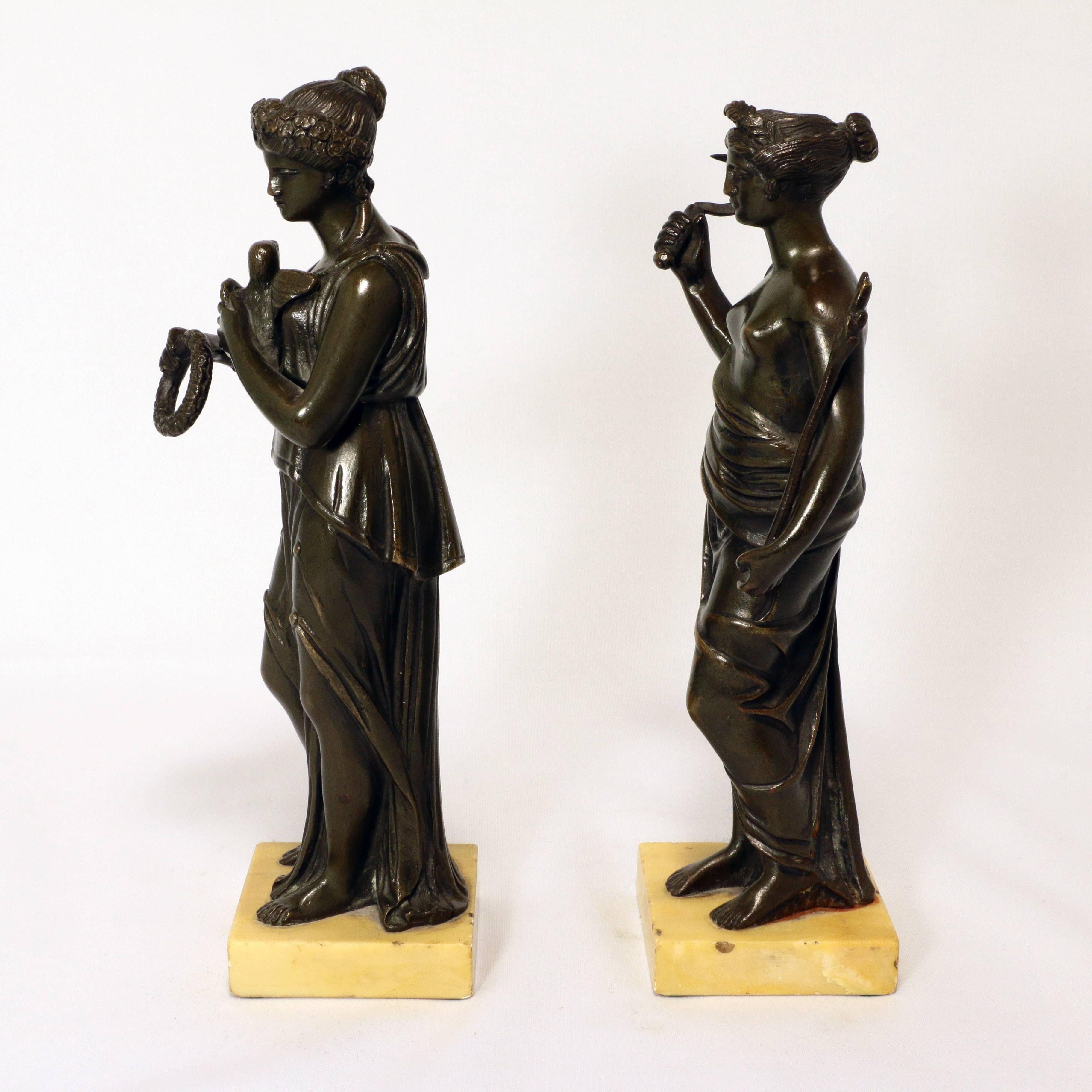italien Paire de figurines en bronze Grand Tour d'après l'Antique en vente