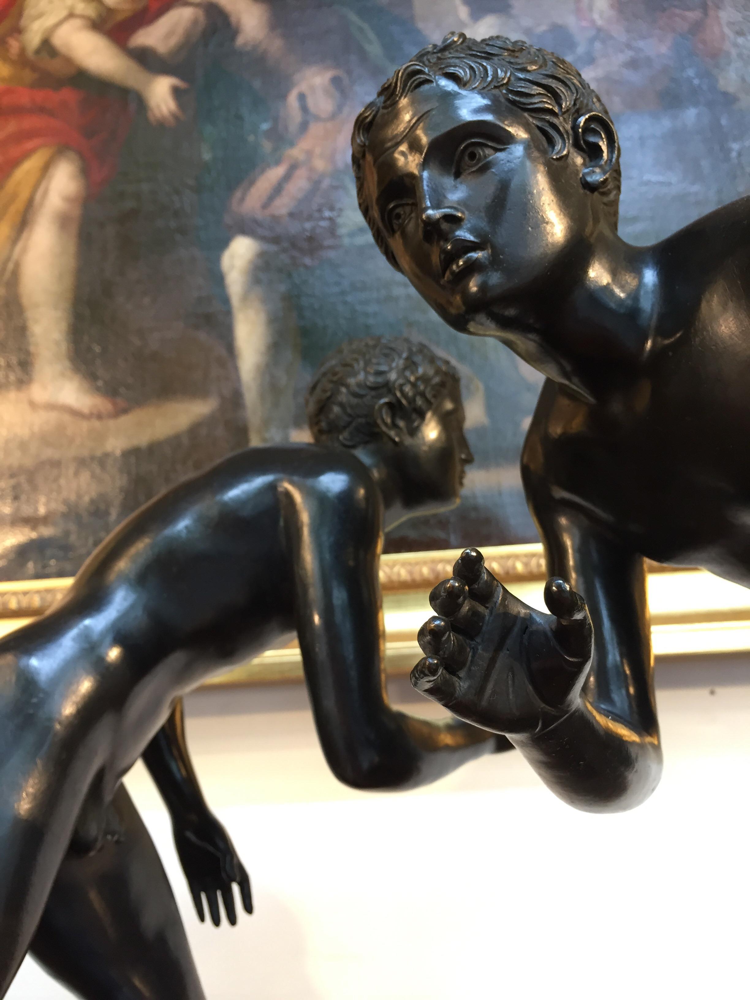 Pareja de esculturas de bronce del Gran Tour de los corredores de Herculano Siglo XX siglo XX