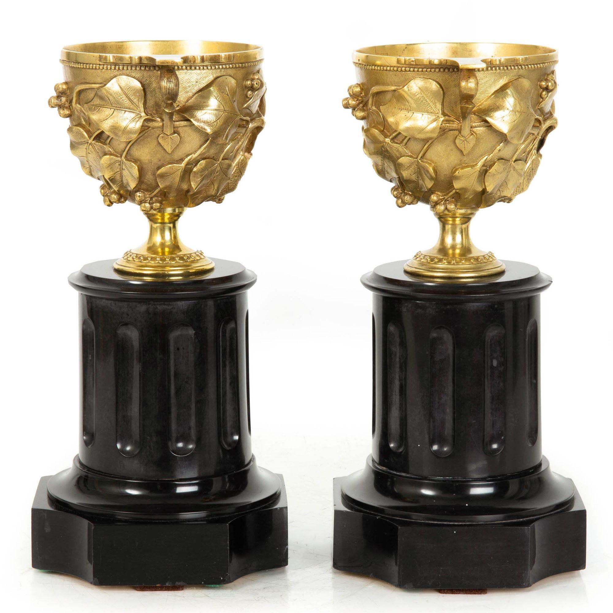 French Pair of Grand Tour Bronze Two-Handled Pompeiian Cups circa 1875 For Sale
