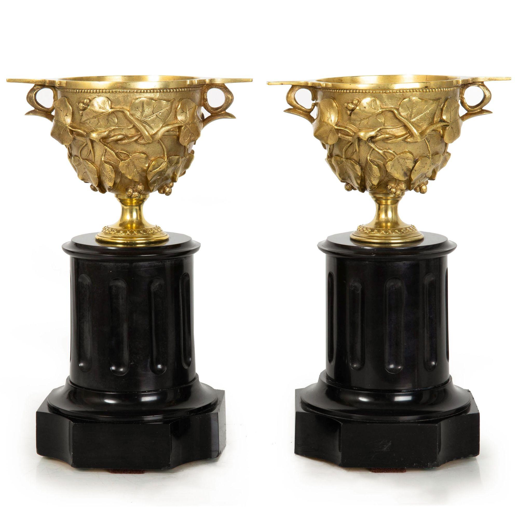 Pair of Grand Tour Bronze Two-Handled Pompeiian Cups circa 1875 In Good Condition For Sale In Shippensburg, PA