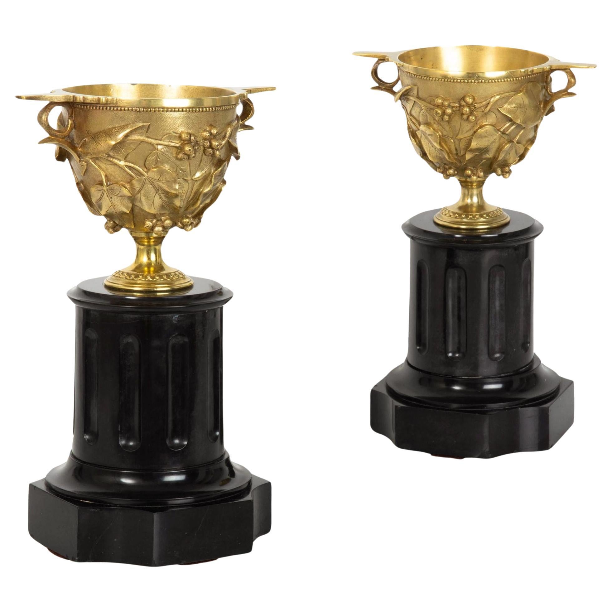 Pareja de copas pompeyanas de dos asas de bronce Grand Tour circa 1875