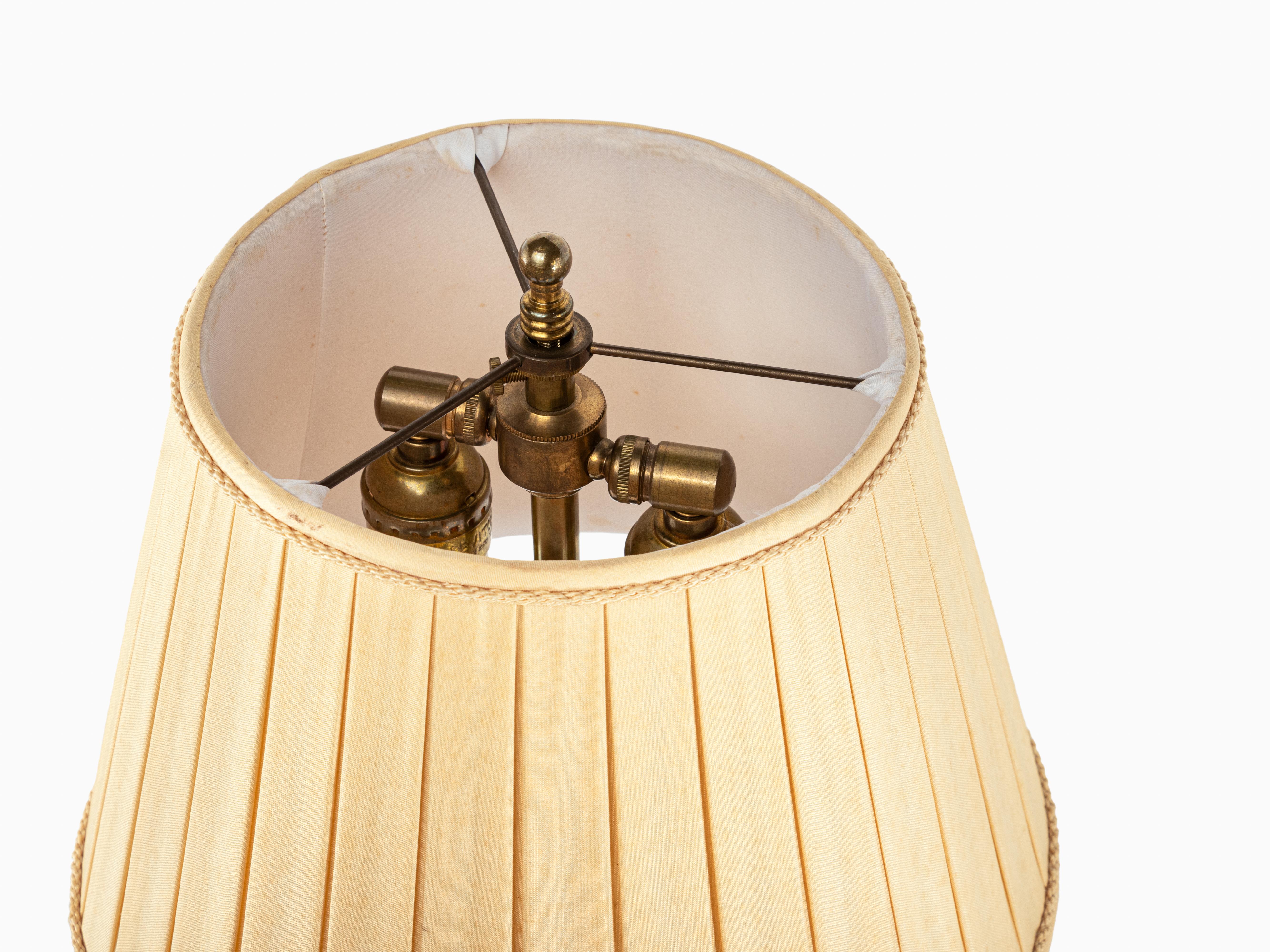 Bronze Paire de lampes de table urne Grand Tour en bronze en vente