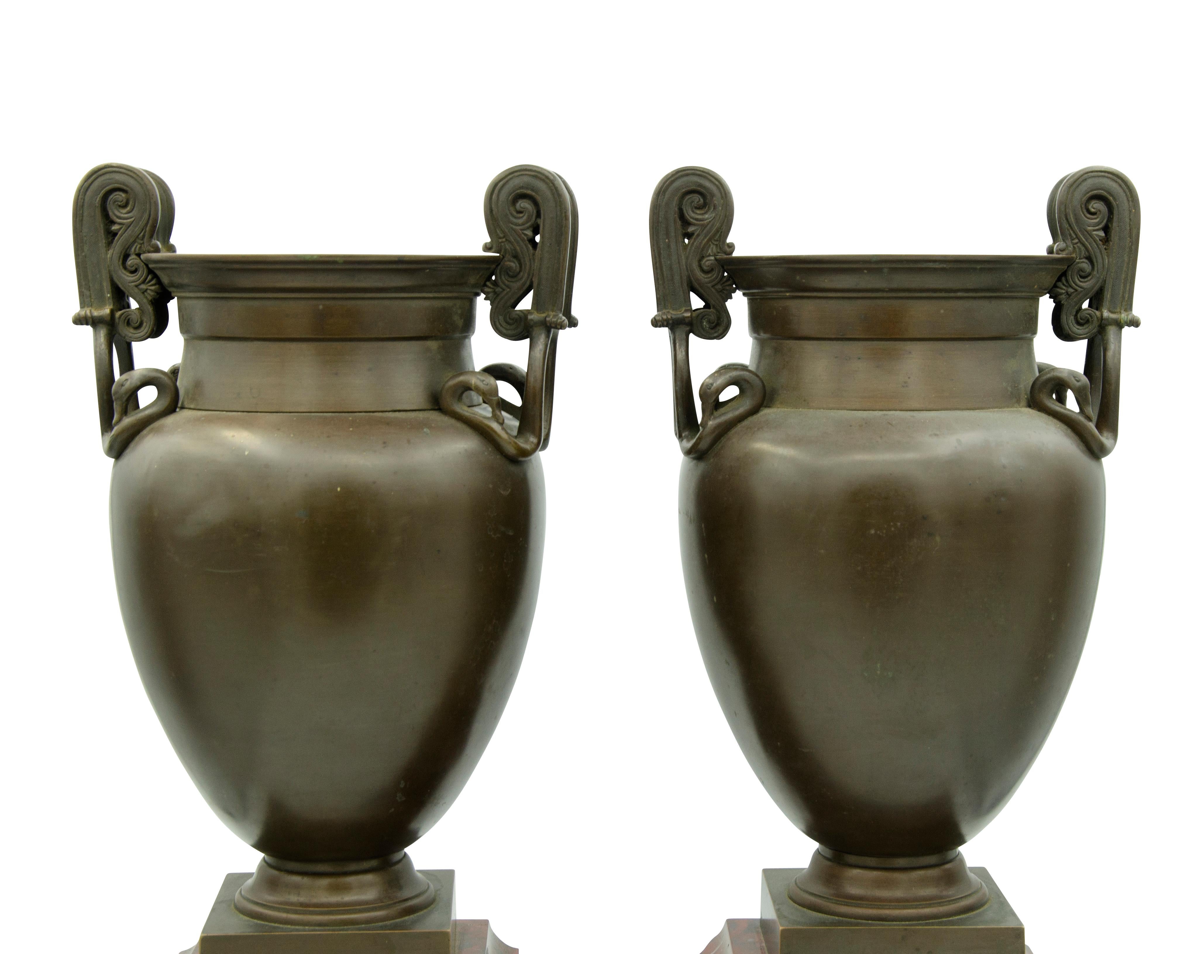 Pair of Grand Tour Greek Revival Bronze Urns on Marble Bases For Sale 12