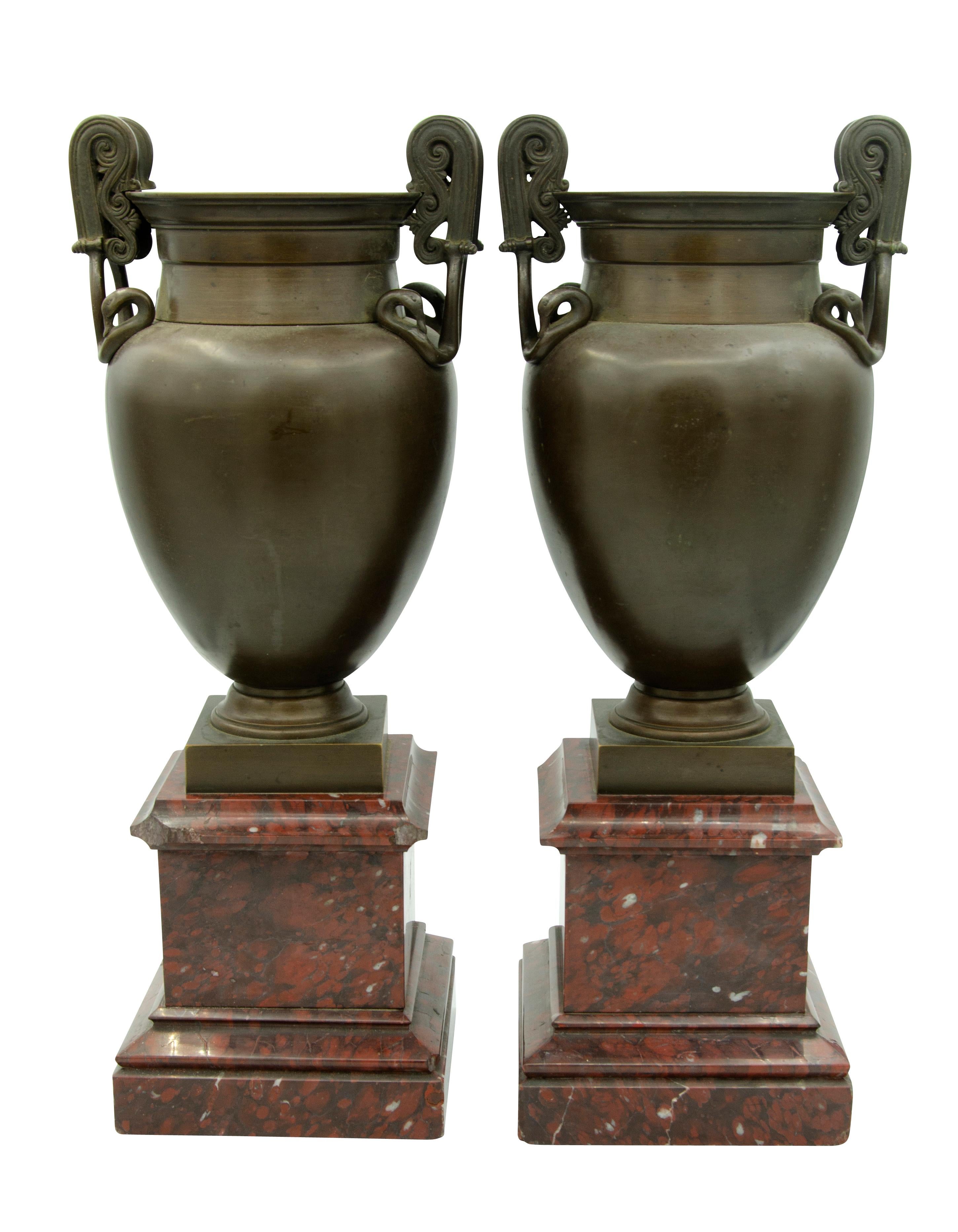 Pair of Grand Tour Greek Revival Bronze Urns on Marble Bases In Good Condition For Sale In Essex, MA