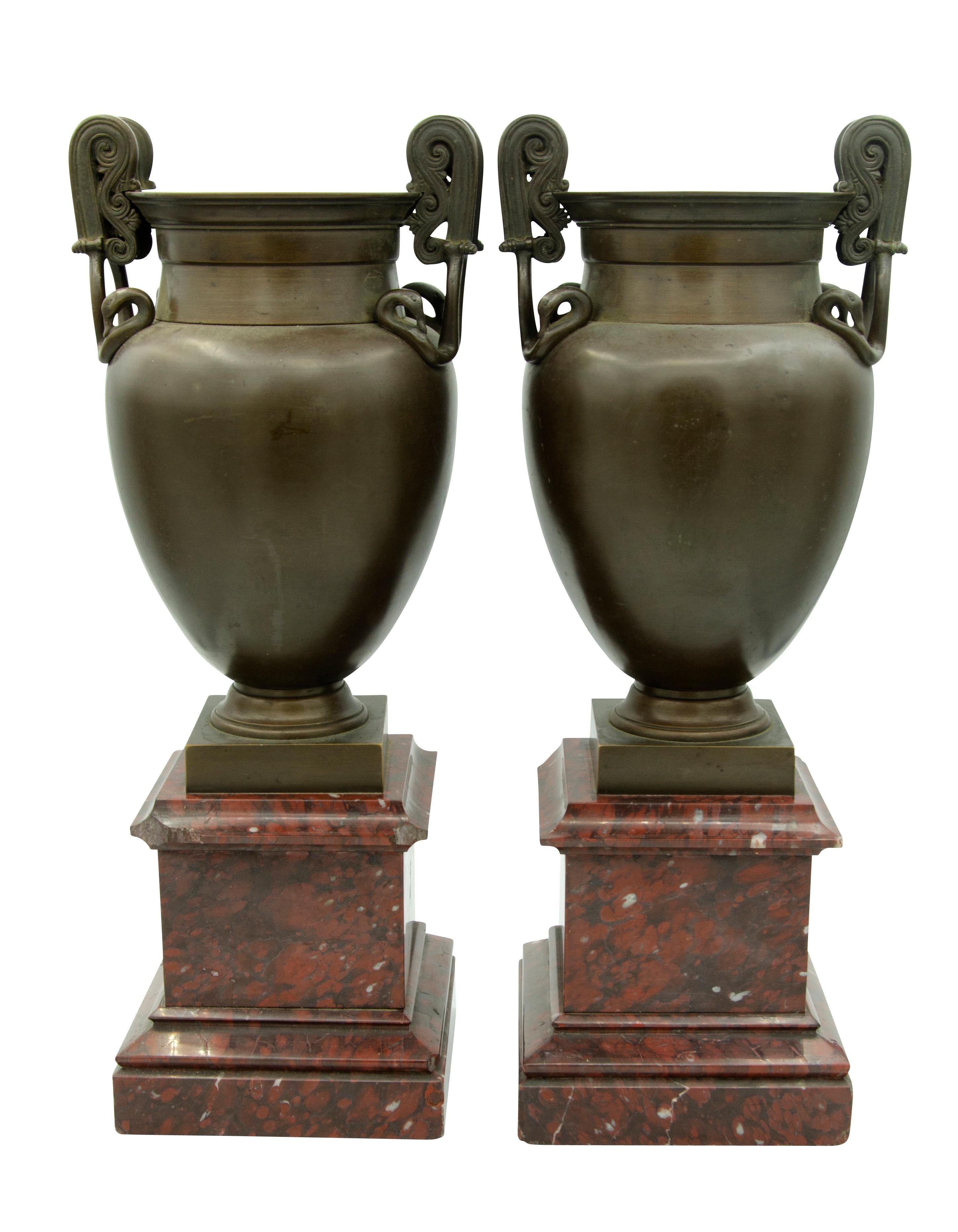 Pair of Grand Tour Greek Revival Bronze Urns on Marble Bases In Good Condition In Essex, MA