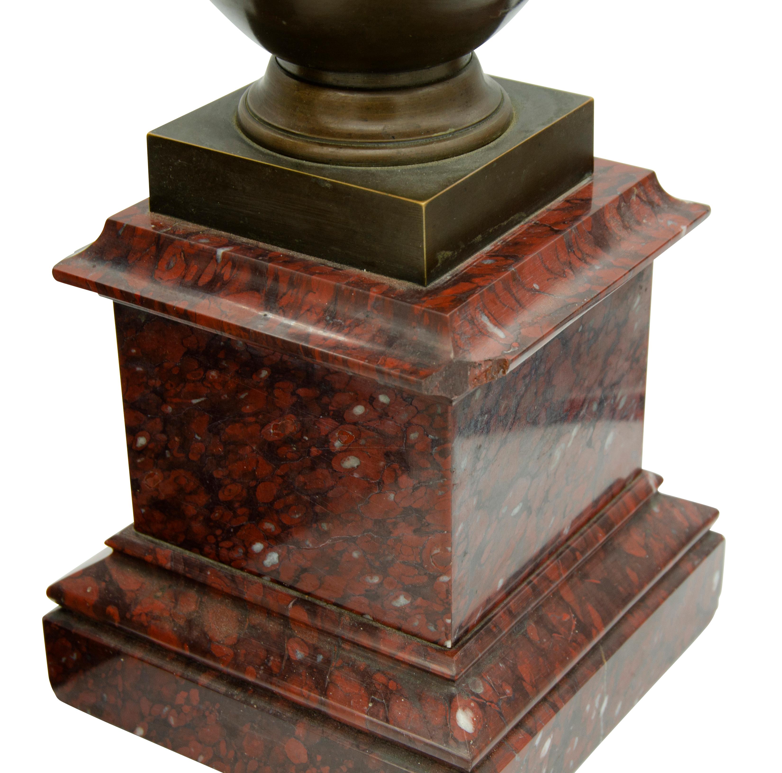 Pair of Grand Tour Greek Revival Bronze Urns on Marble Bases For Sale 4