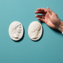 Paar Grand Tour-Marmormedaillons mit römischen Kaisern